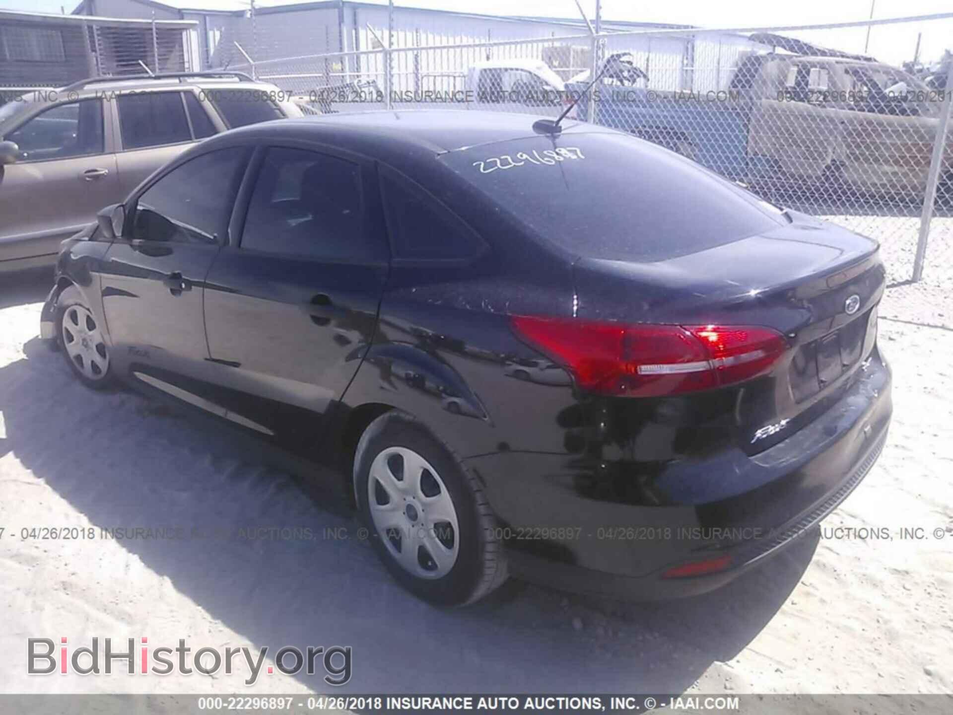 2016 Ford Focus - VIN: 1FADP3E22GL262738 - Photo 3