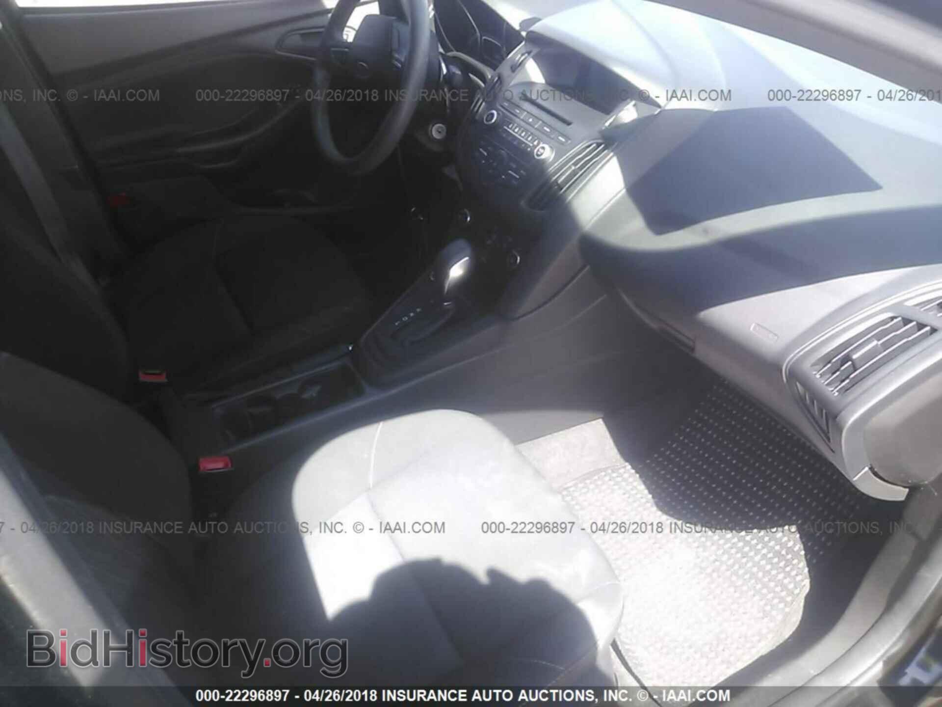 2016 Ford Focus - VIN: 1FADP3E22GL262738 - Photo 5