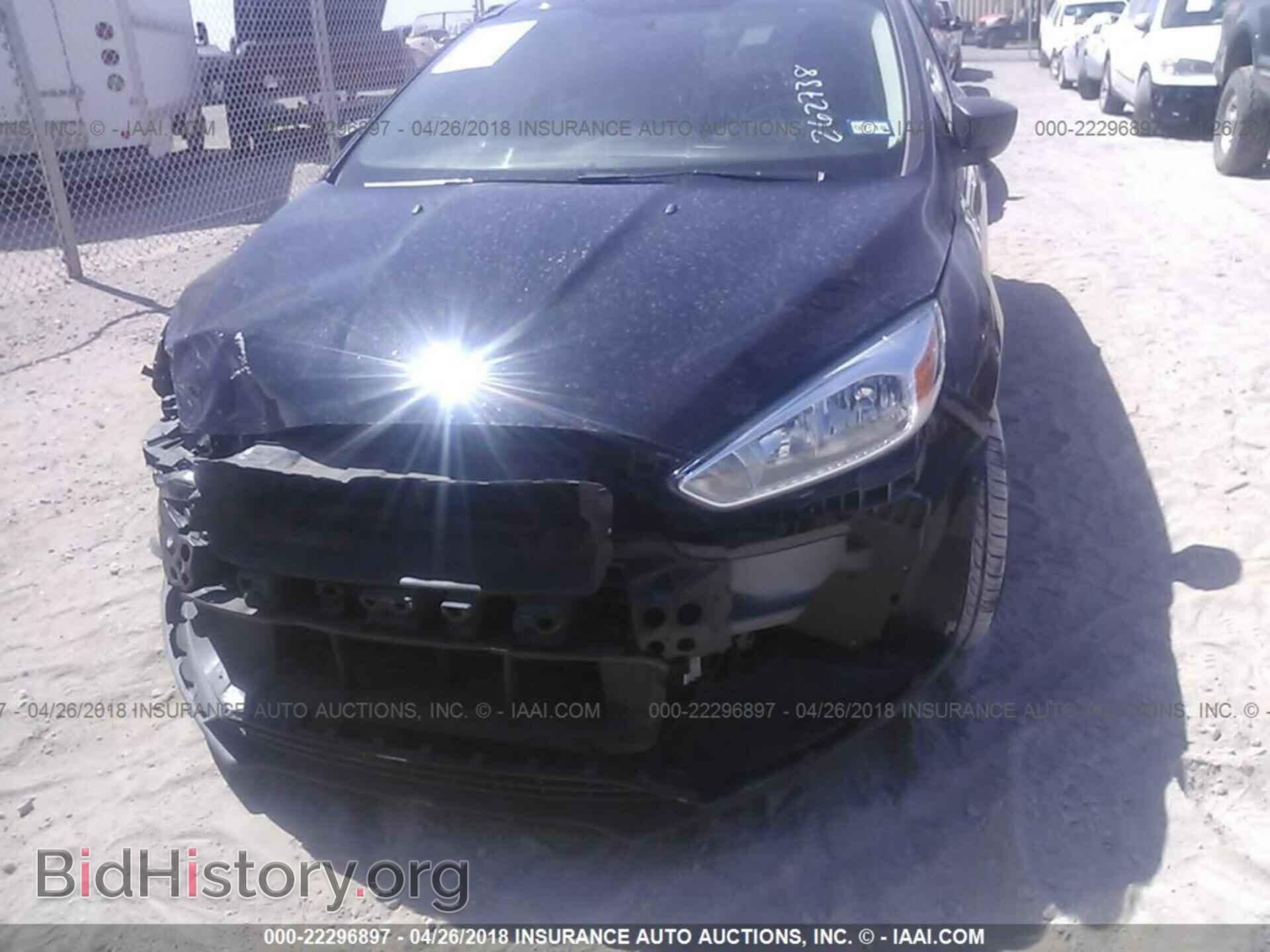 2016 Ford Focus - VIN: 1FADP3E22GL262738 - Photo 6