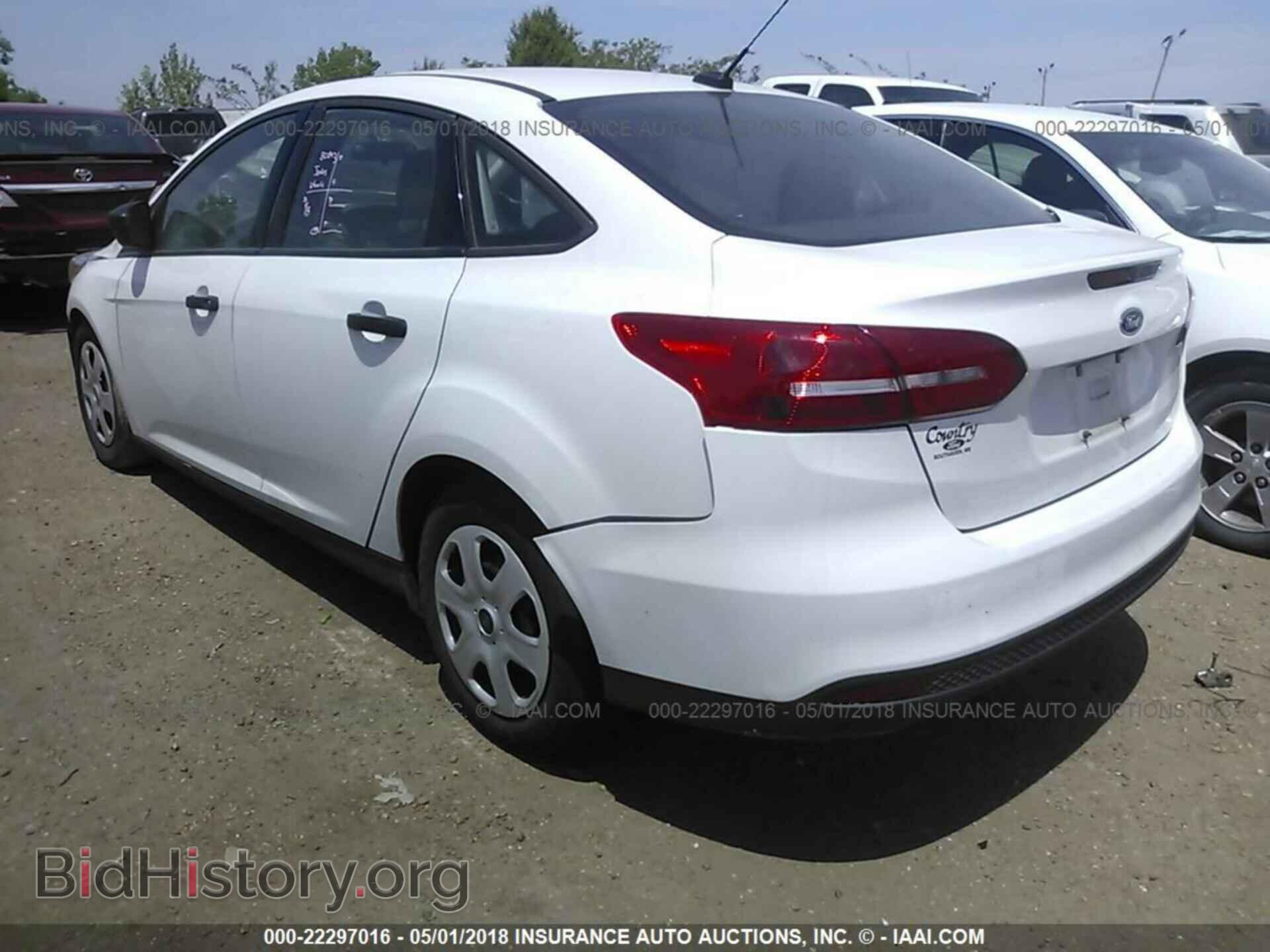 2016 Ford Focus - VIN: 1FADP3E20GL270918 - Photo 3