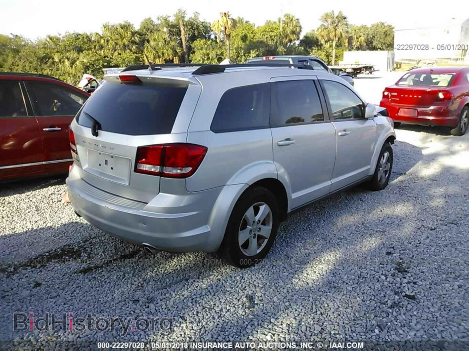 2011 Dodge Journey - VIN: 3D4PH1FG8BT516892 - Photo 4