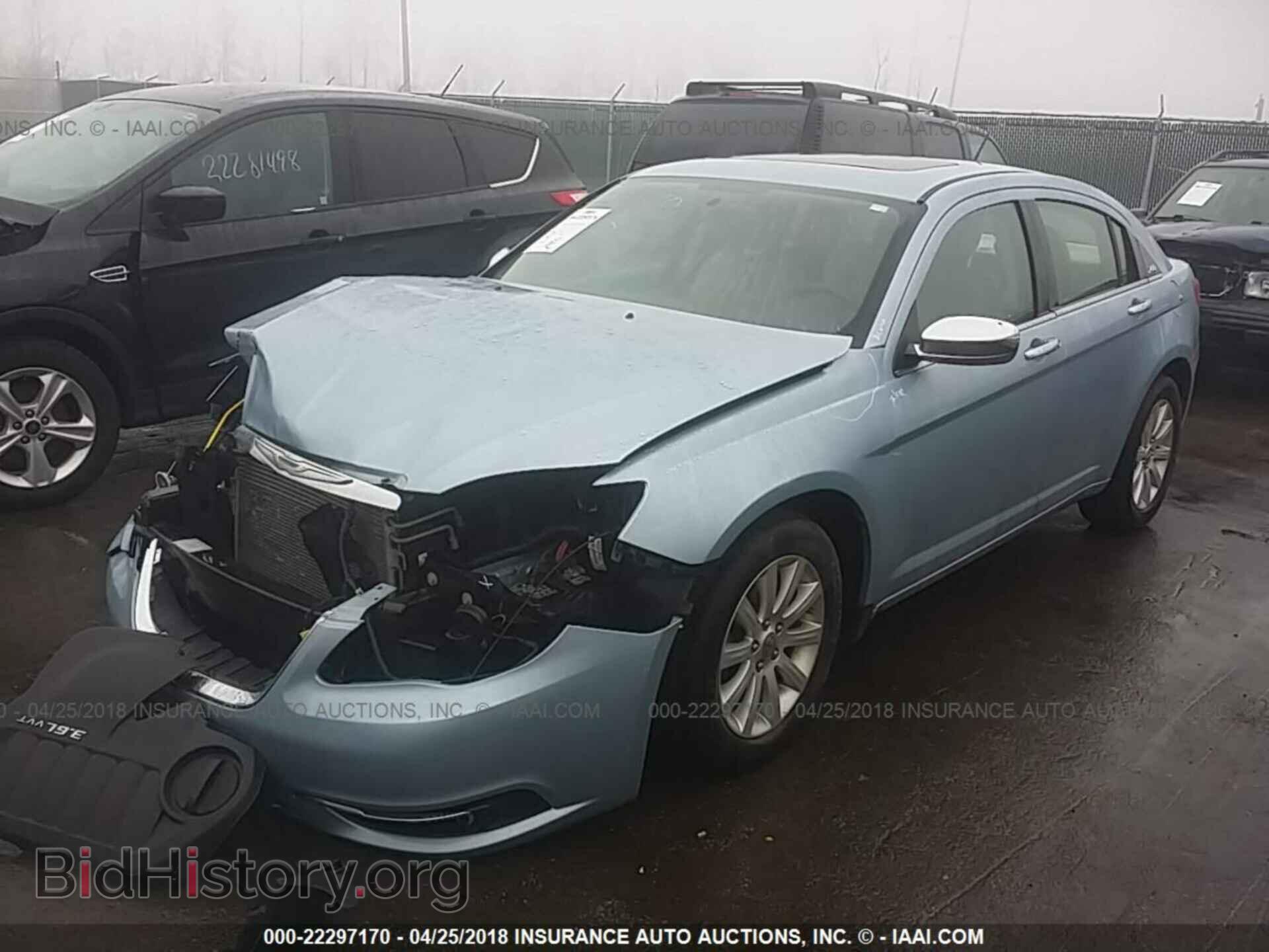 2013 Chrysler 200 - VIN: 1C3CCBCG1DN737665 - Photo 2