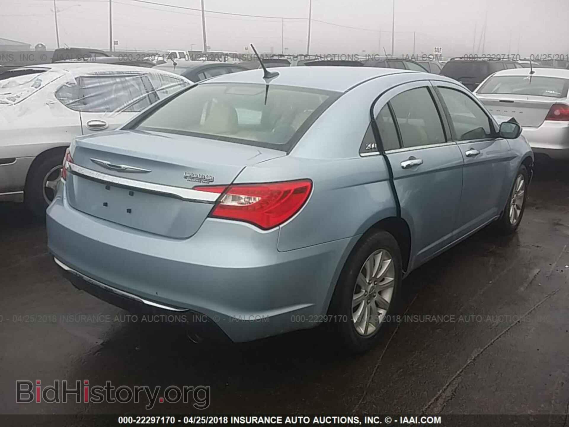 2013 Chrysler 200 - VIN: 1C3CCBCG1DN737665 - Photo 4