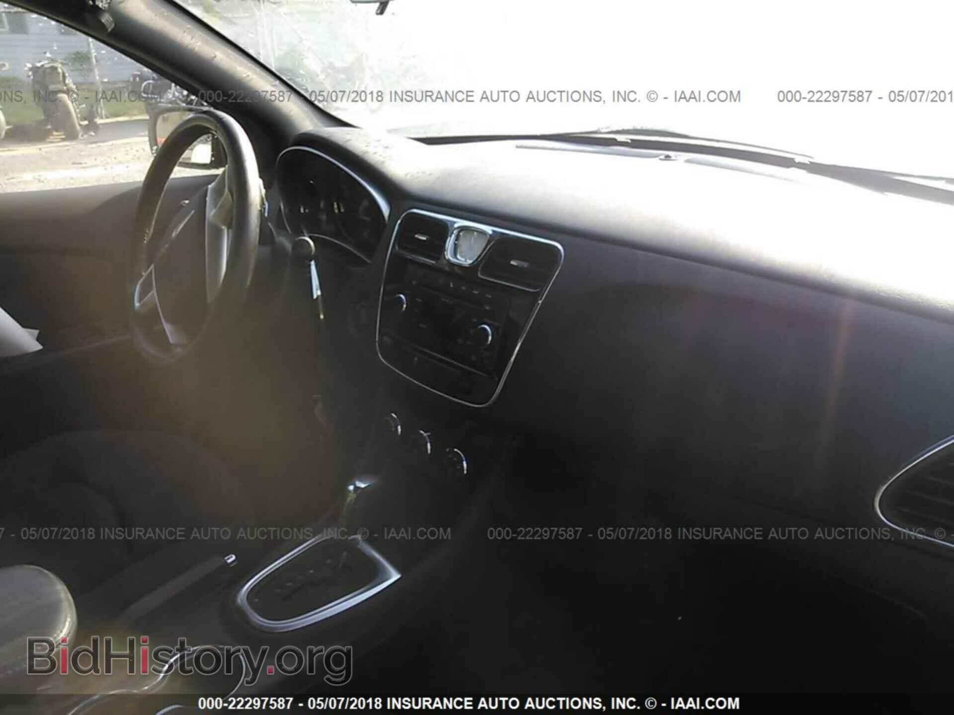 2011 Chrysler 200 - VIN: 1C3BC1FB3BN614727 - Photo 5