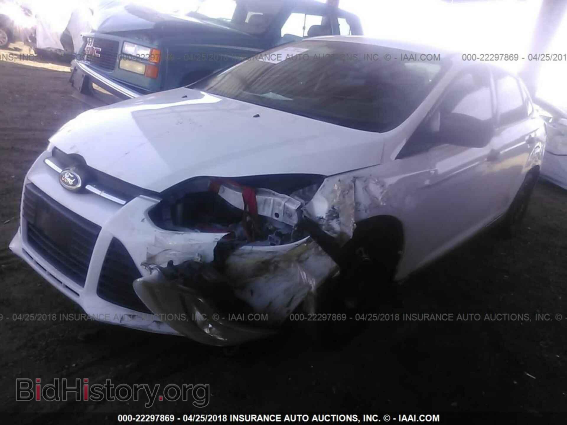 2014 Ford Focus - VIN: 1FADP3E24EL271342 - Photo 2