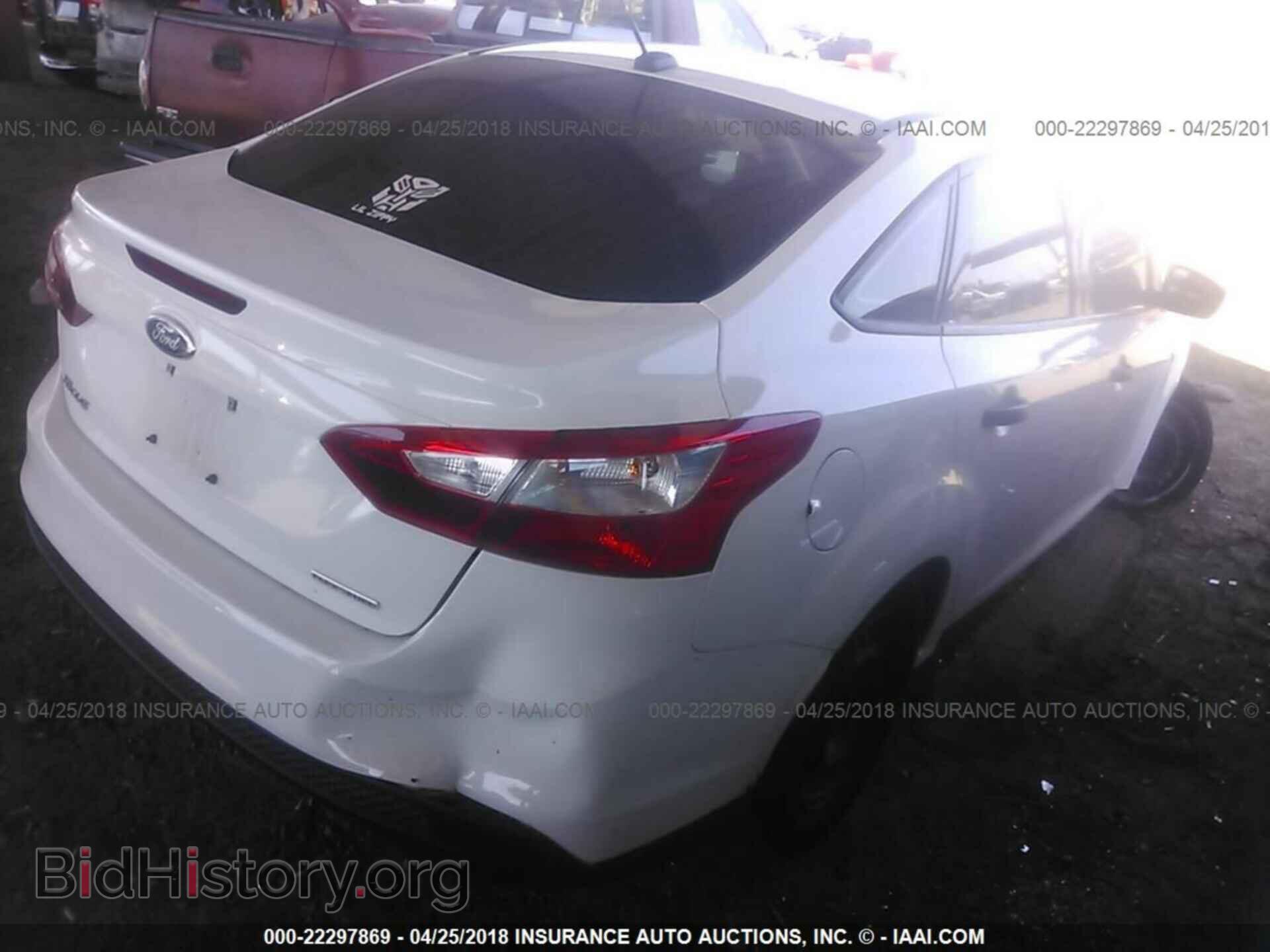 2014 Ford Focus - VIN: 1FADP3E24EL271342 - Photo 4