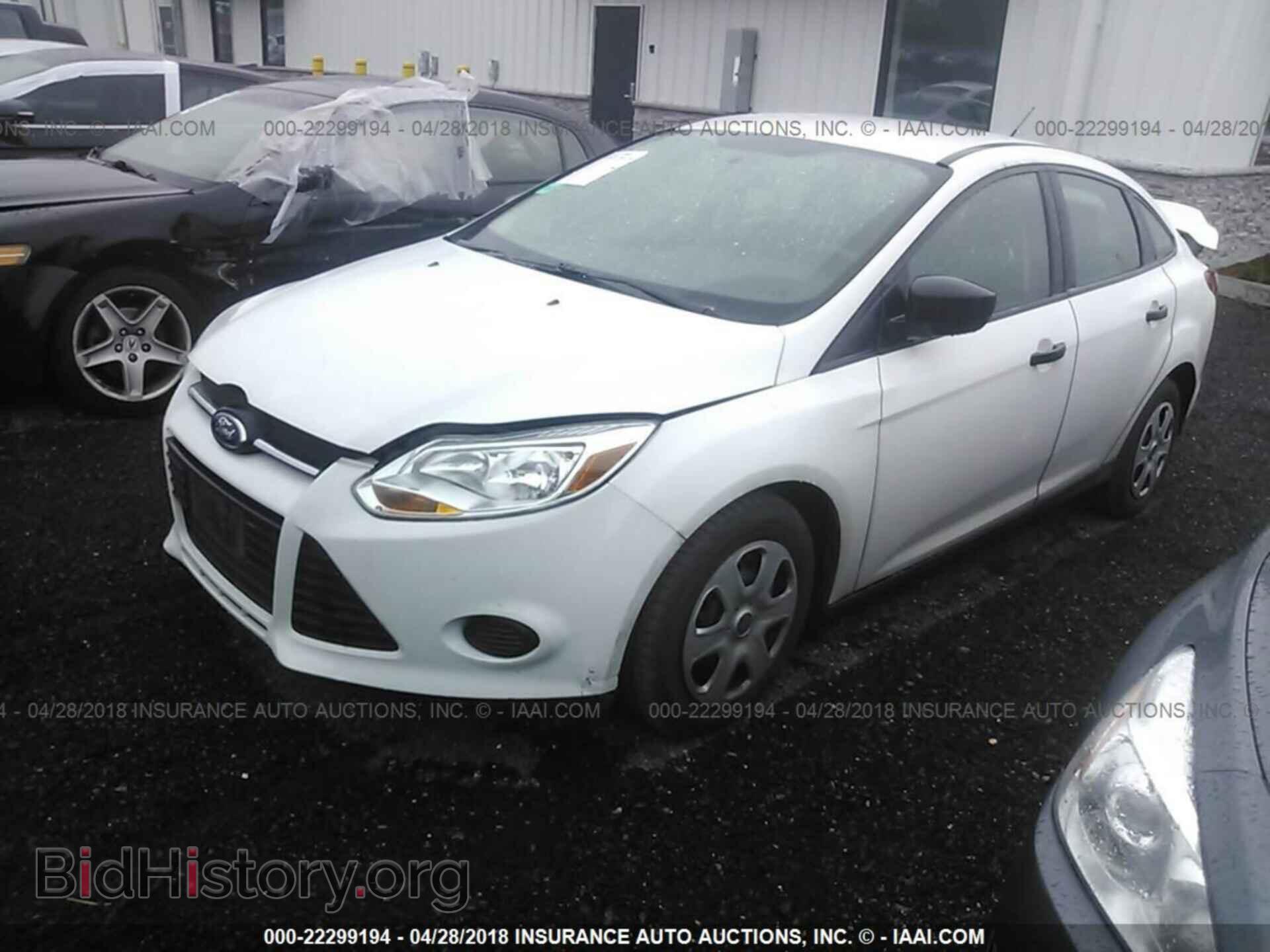 2013 Ford Focus - VIN: 1FADP3E29DL252249 - Photo 2