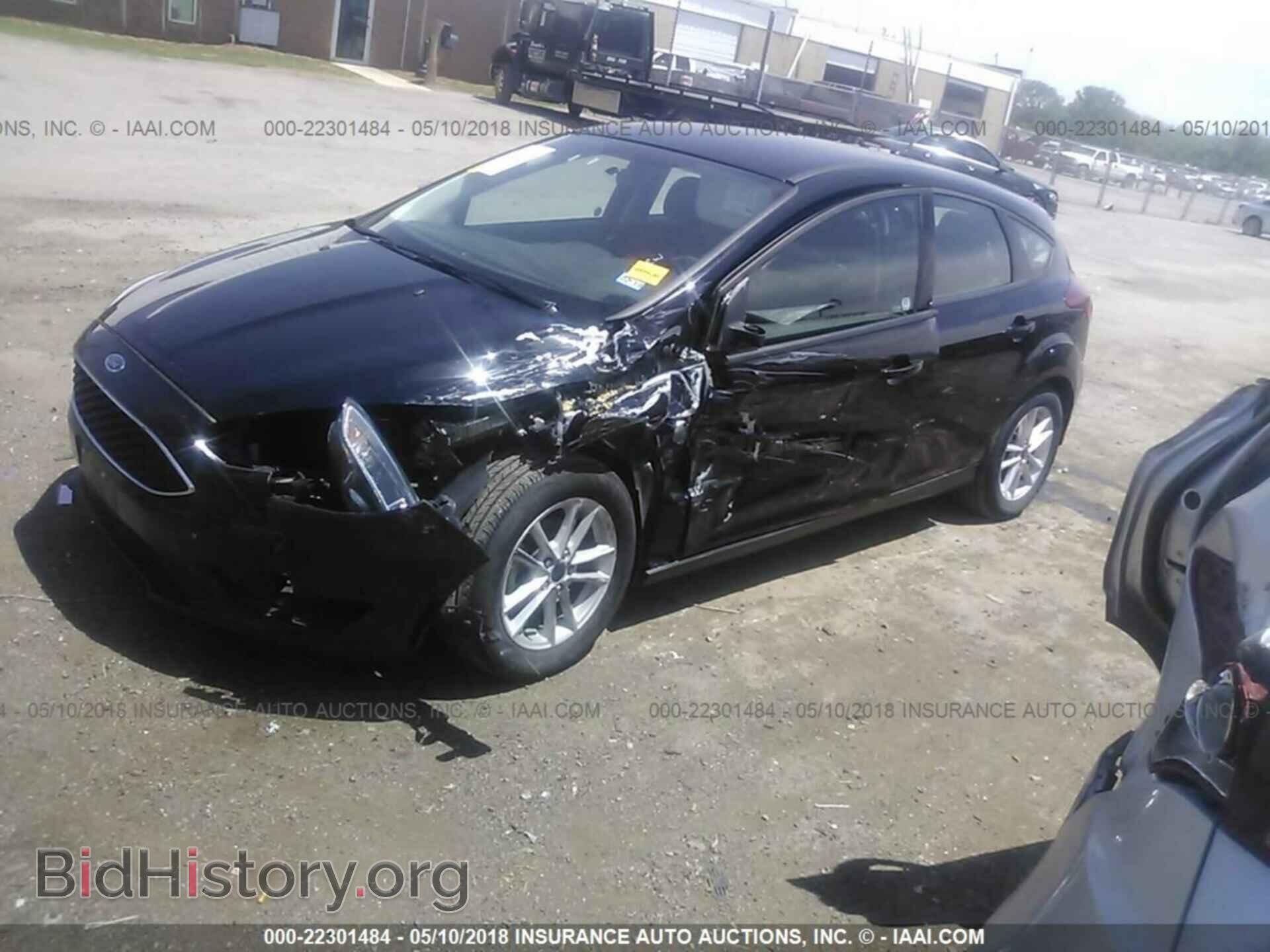 2017 Ford Focus - VIN: 1FADP3K20HL231994 - Photo 2