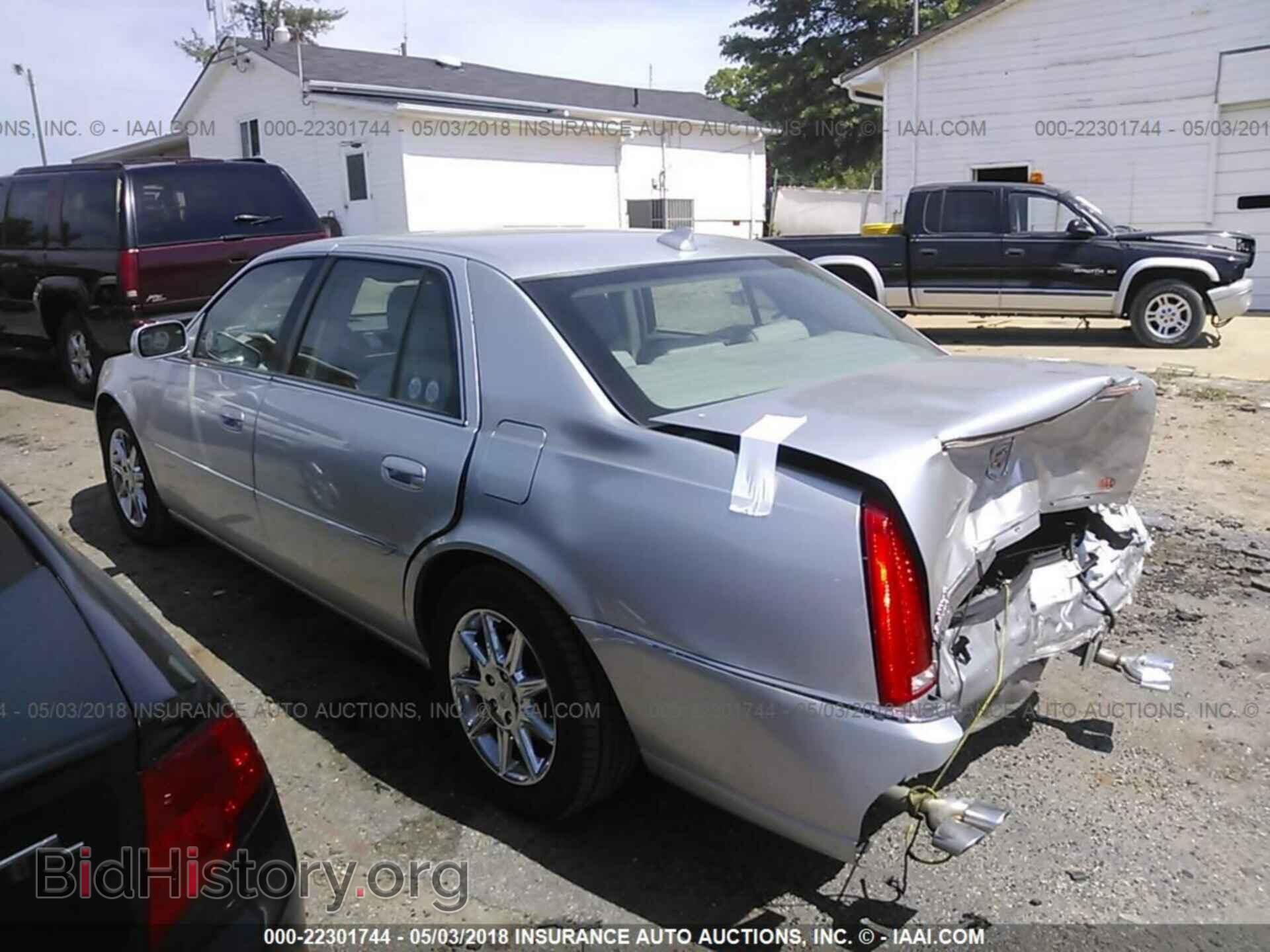 2011 Cadillac Dts - VIN: 1G6KD5E60BU105305 - Фото 3