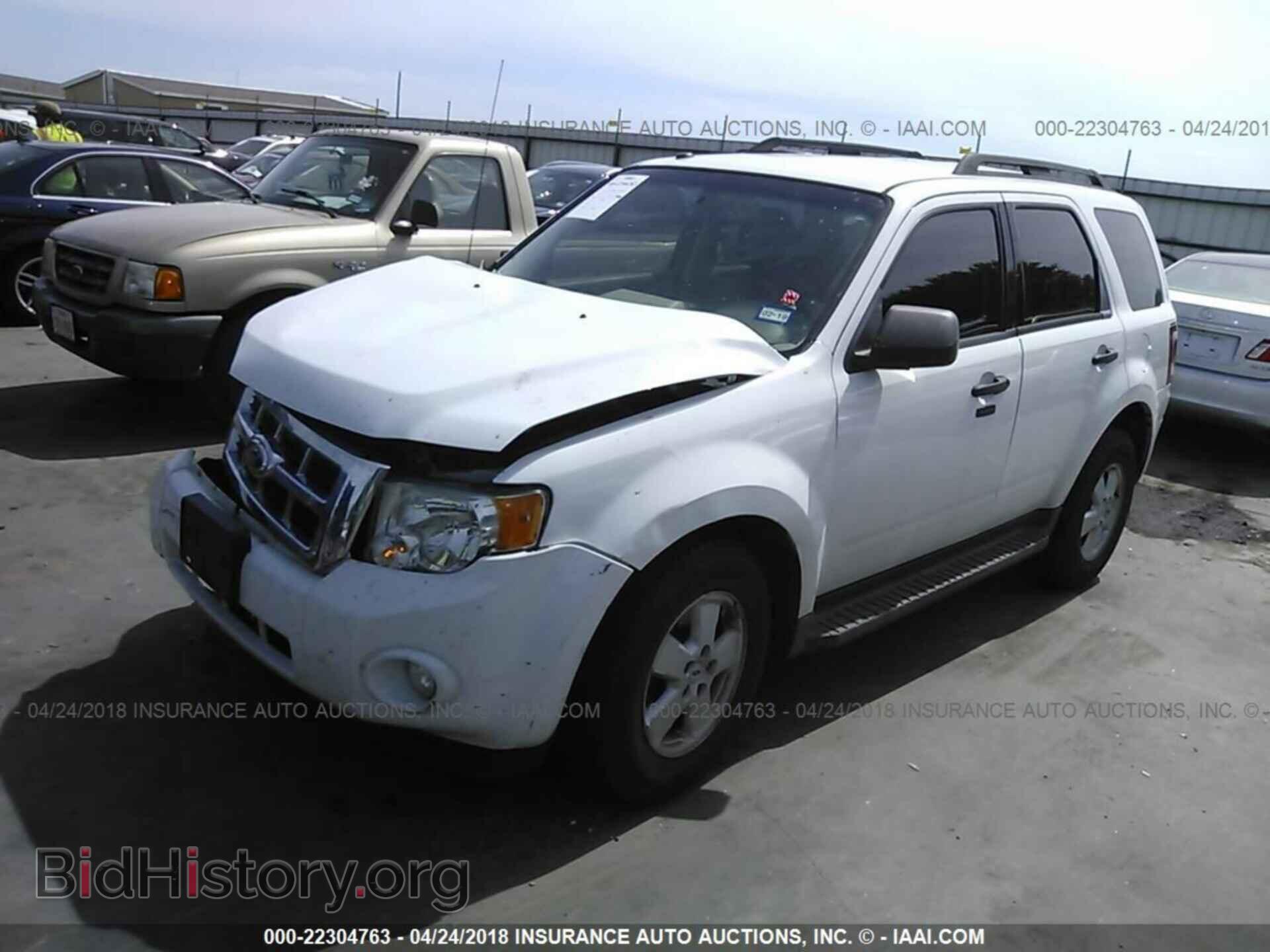 2011 Ford Escape - VIN: 1FMCU0DG0BKC54156 - Фото 2