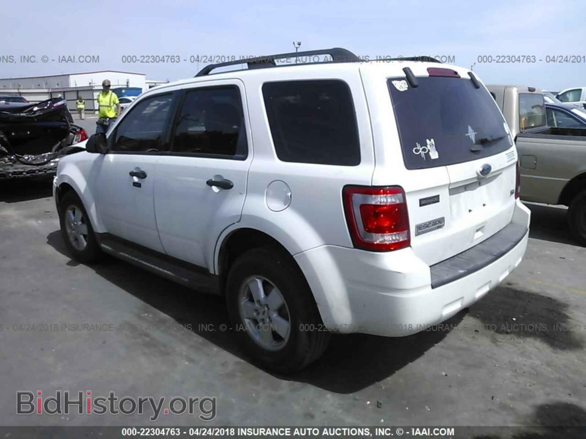 2011 Ford Escape - VIN: 1FMCU0DG0BKC54156 - Фото 3