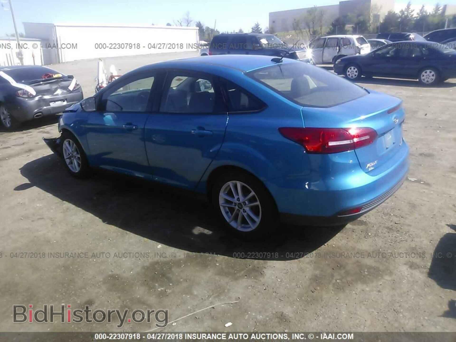 2015 Ford Focus - VIN: 1FADP3F25FL207424 - Photo 3