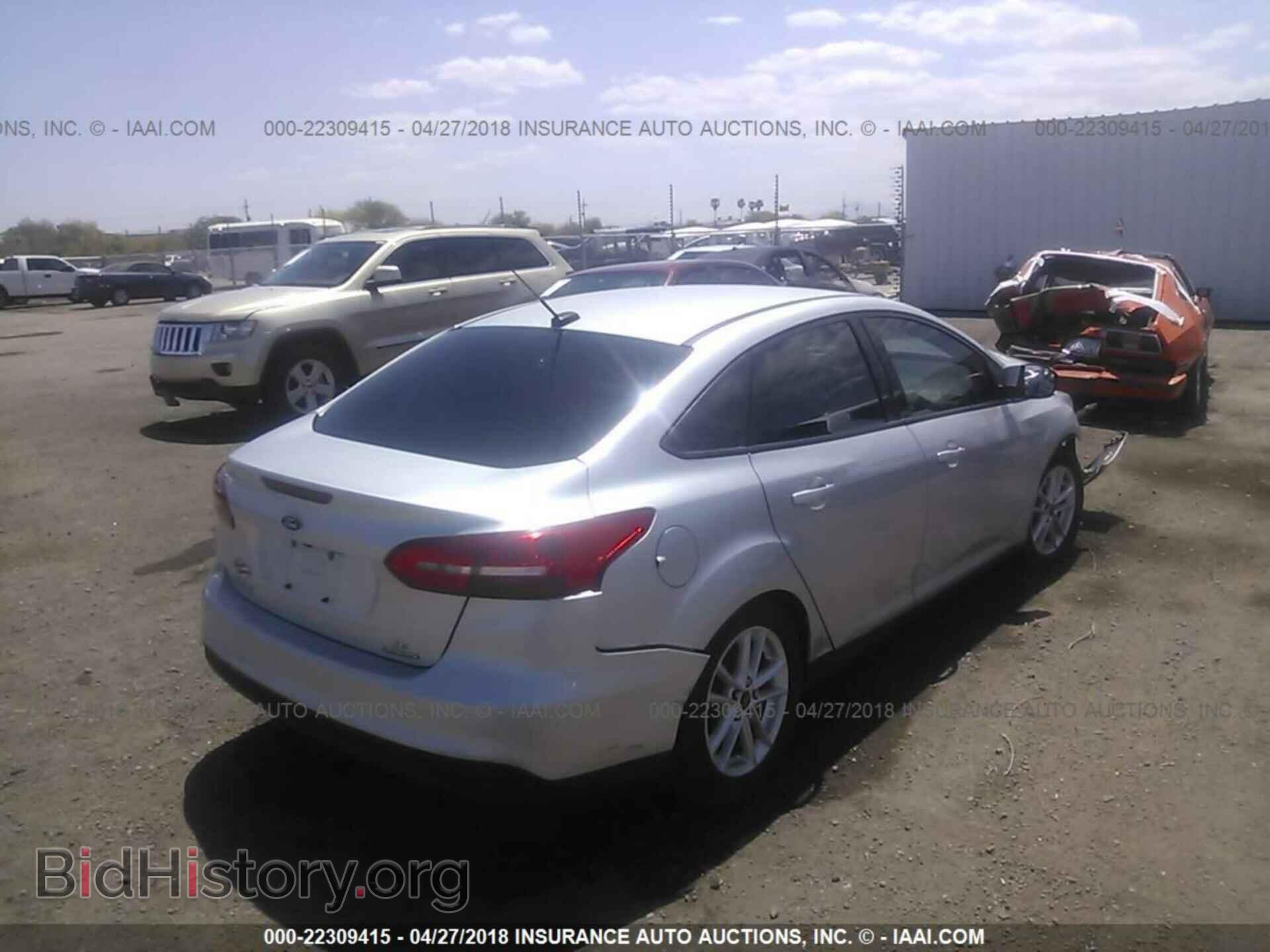 2015 Ford Focus - VIN: 1FADP3F26FL270337 - Photo 4