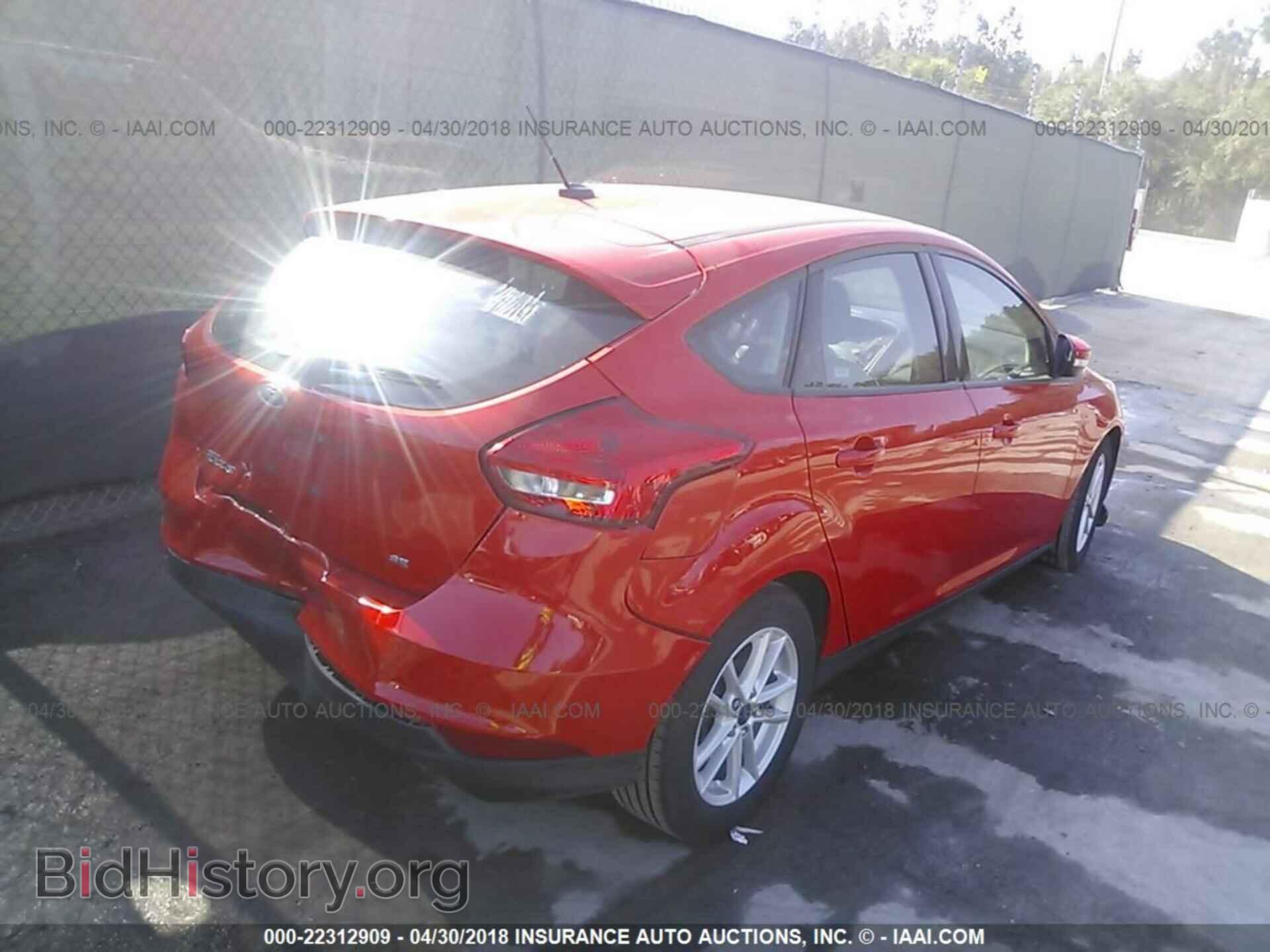 2017 Ford Focus - VIN: 1FADP3K28HL249014 - Photo 4