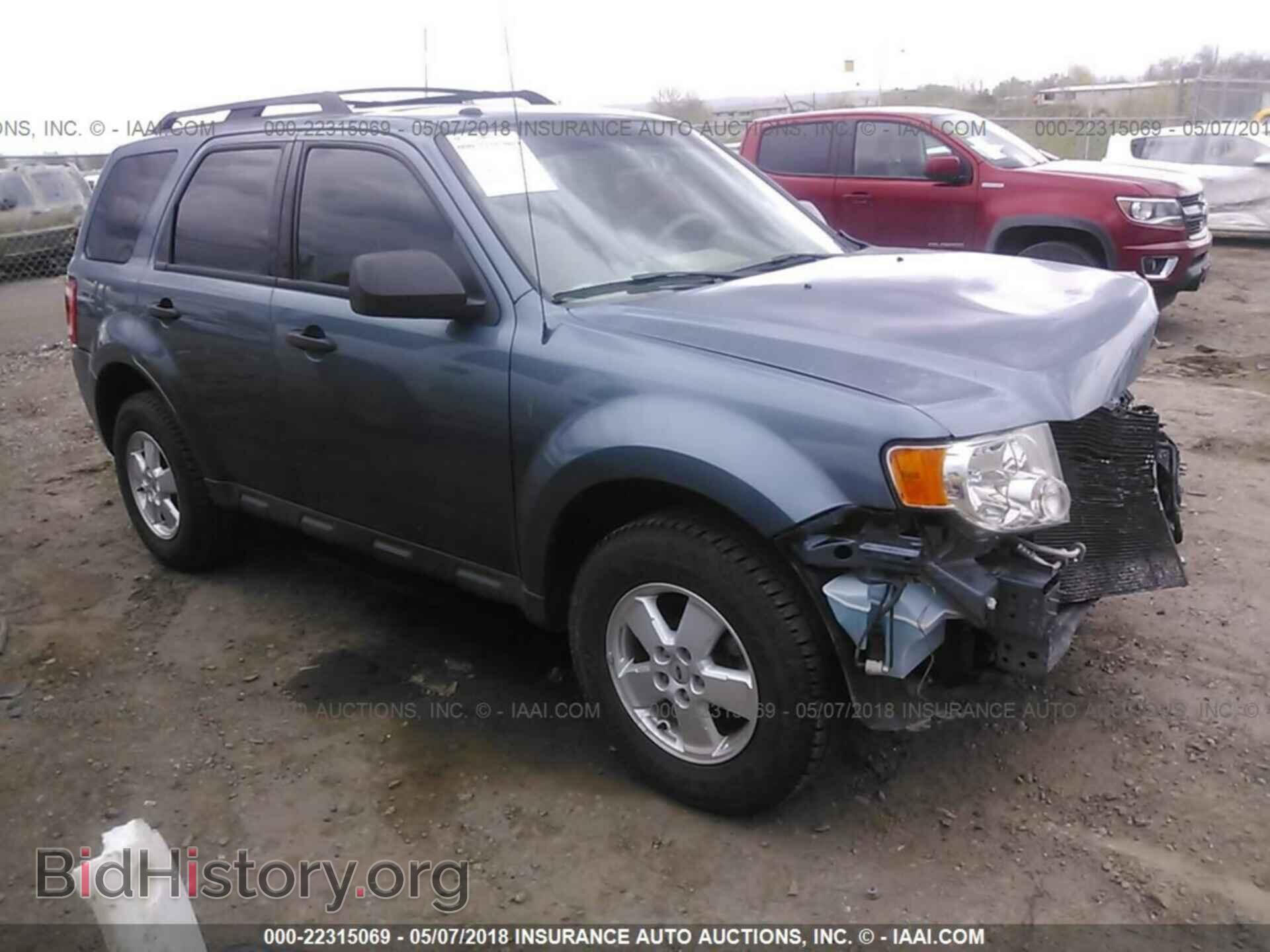 Photo 1FMCU0D77BKA38692 - Ford Escape 2011
