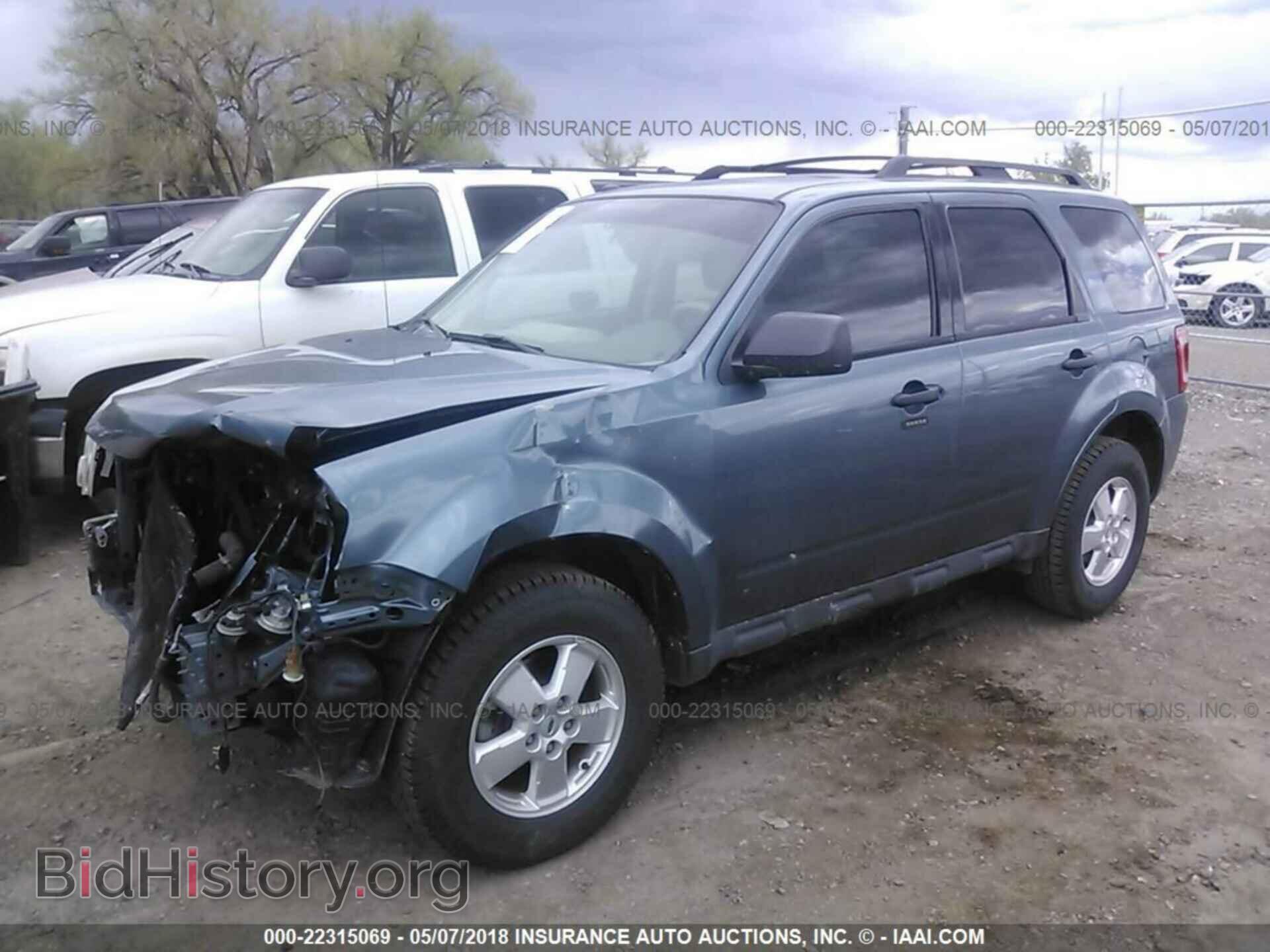 2011 Ford Escape - VIN: 1FMCU0D77BKA38692 - Photo 2