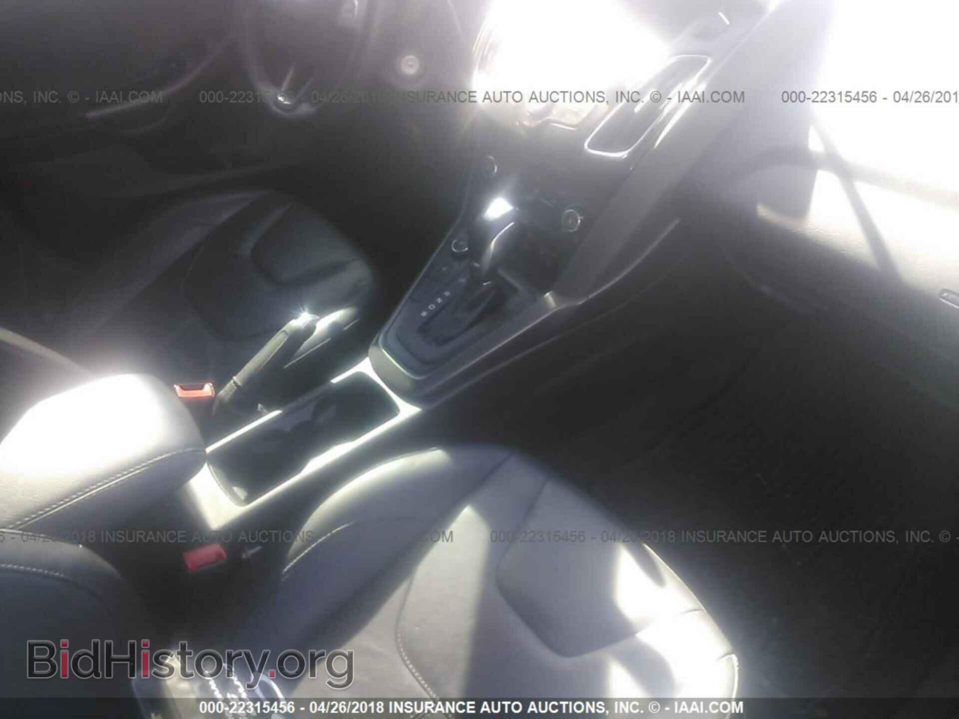 2016 Ford Focus - VIN: 1FADP3K22GL282850 - Photo 5