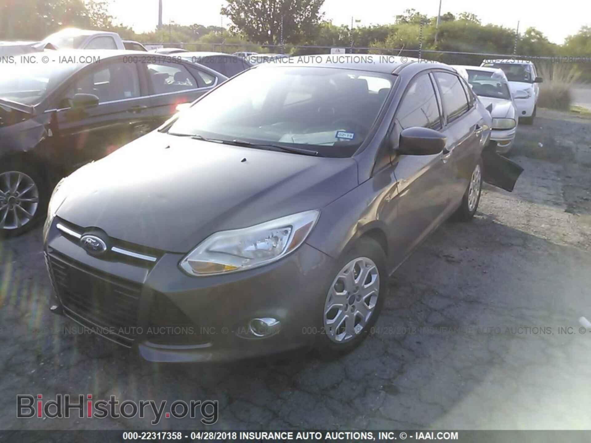 2012 Ford Focus - VIN: 1FAHP3F2XCL235183 - Photo 2