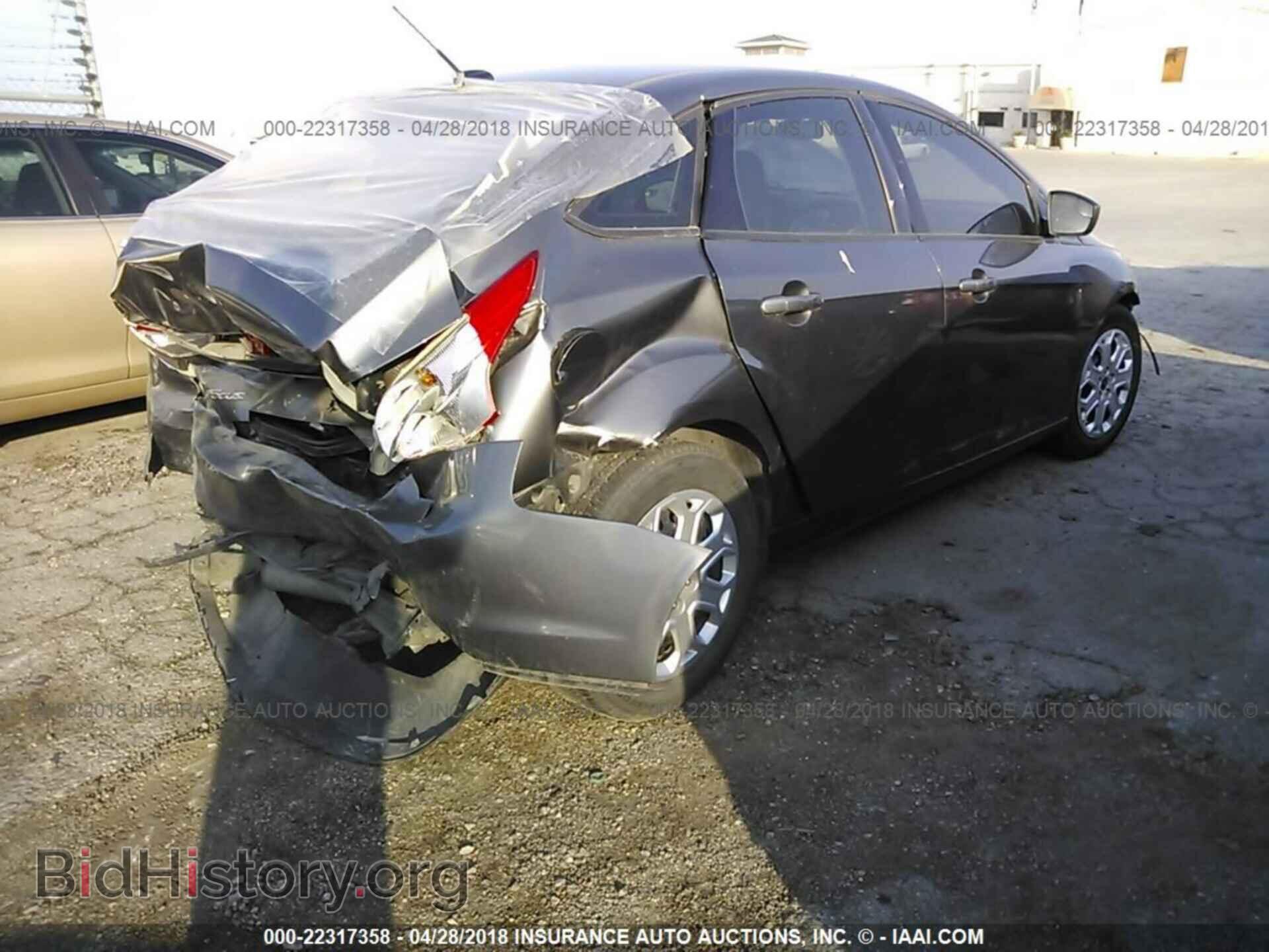 2012 Ford Focus - VIN: 1FAHP3F2XCL235183 - Photo 4