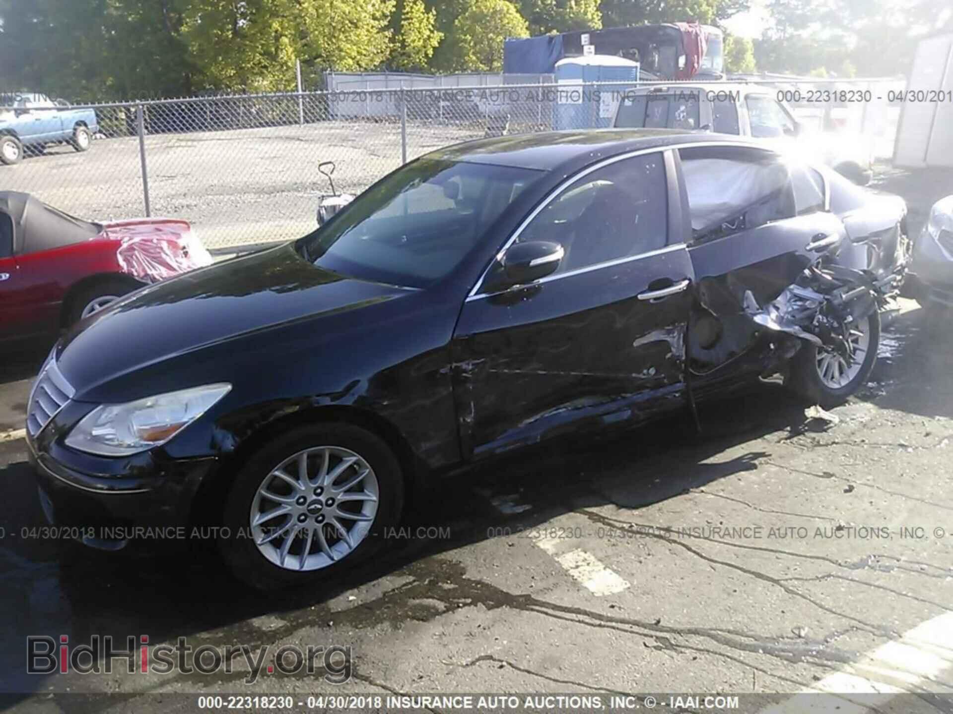 2011 Hyundai Genesis - VIN: KMHGC4DE6BU130357 - Фото 2