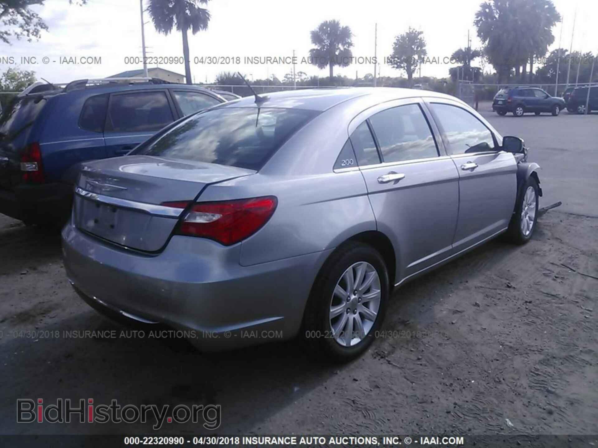 2013 Chrysler 200 - VIN: 1C3CCBCG4DN575109 - Photo 4