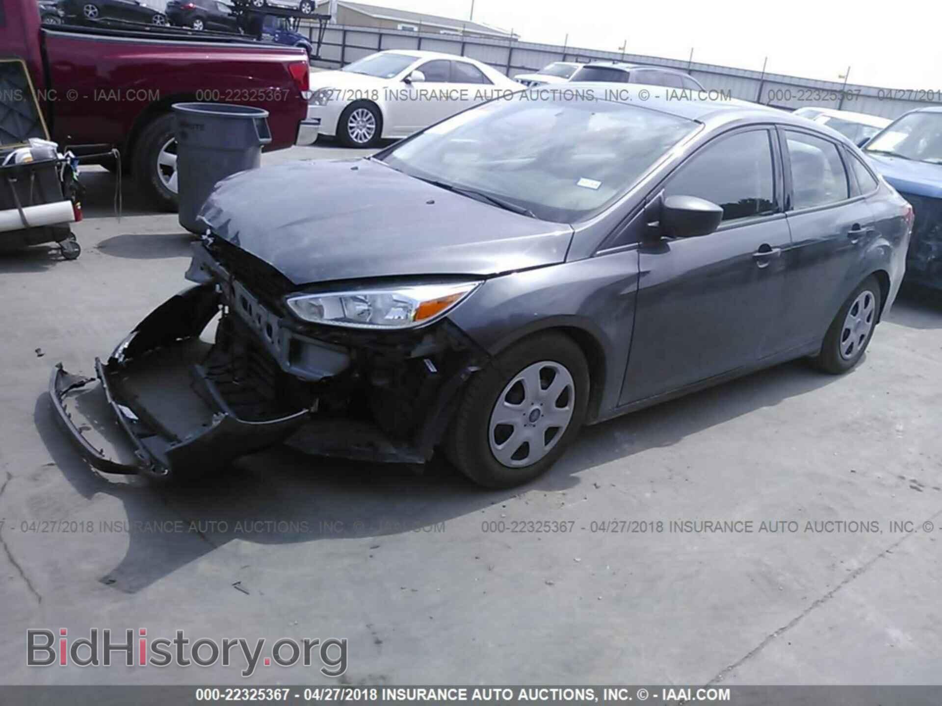 2016 Ford Focus - VIN: 1FADP3E22GL236933 - Photo 2