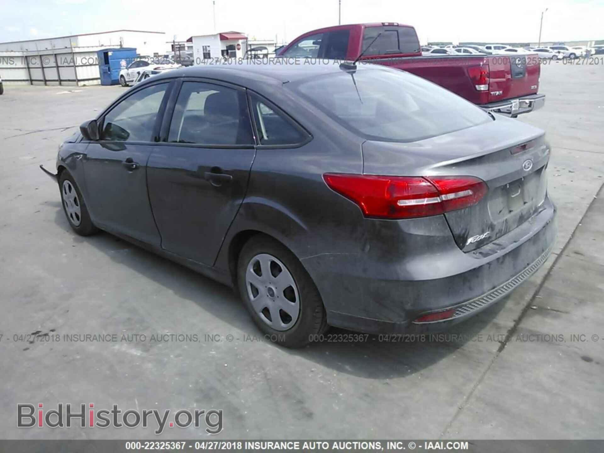 2016 Ford Focus - VIN: 1FADP3E22GL236933 - Photo 3