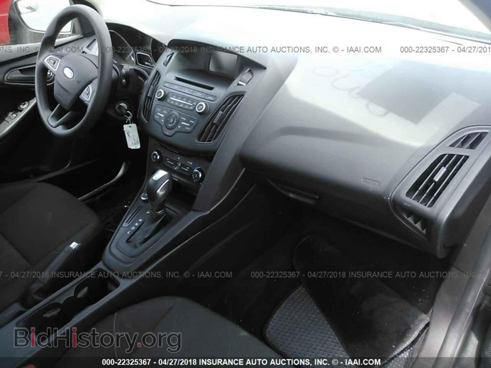 2016 Ford Focus - VIN: 1FADP3E22GL236933 - Photo 5