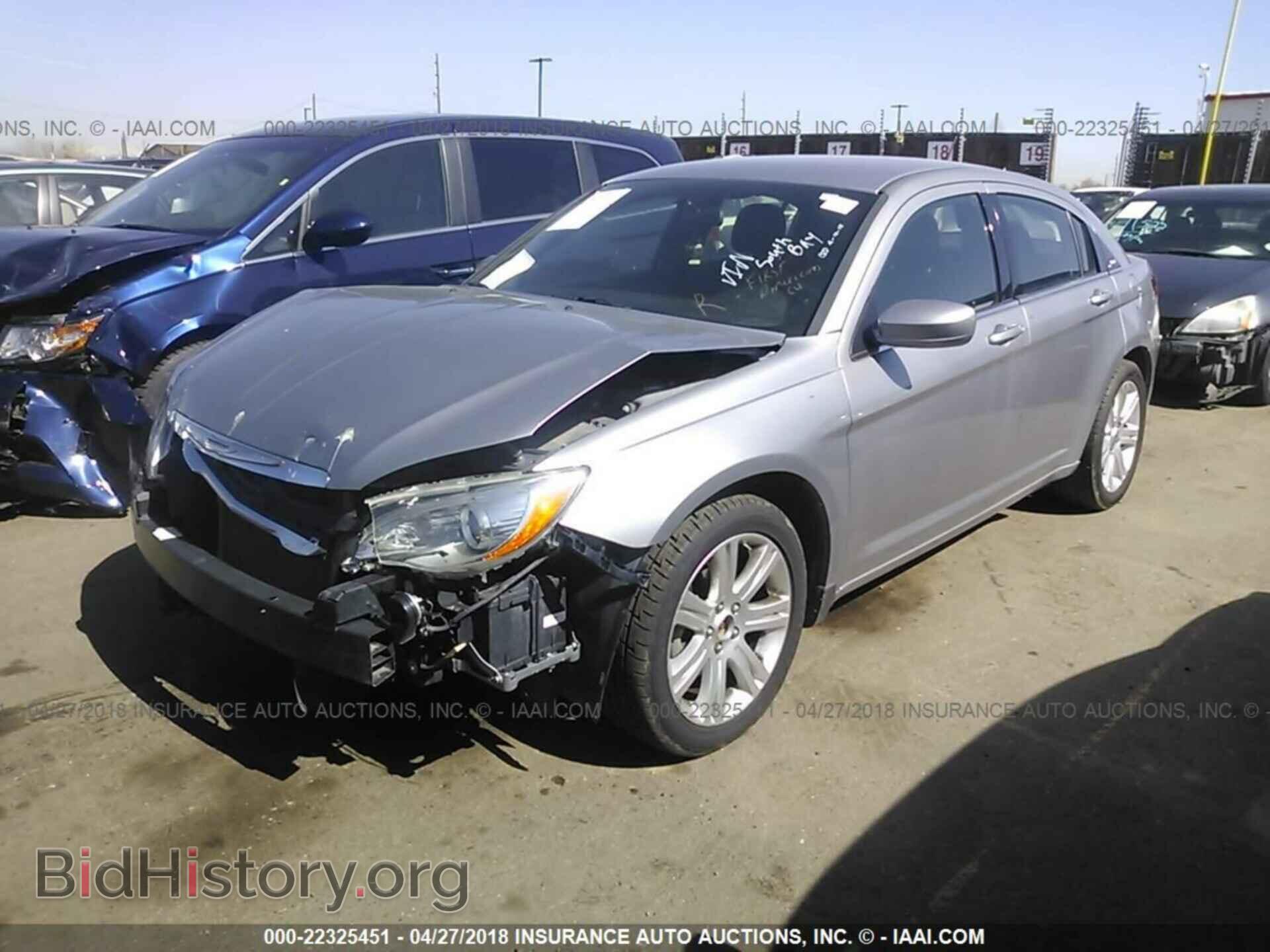 2013 Chrysler 200 - VIN: 1C3CCBBB6DN695323 - Фото 2