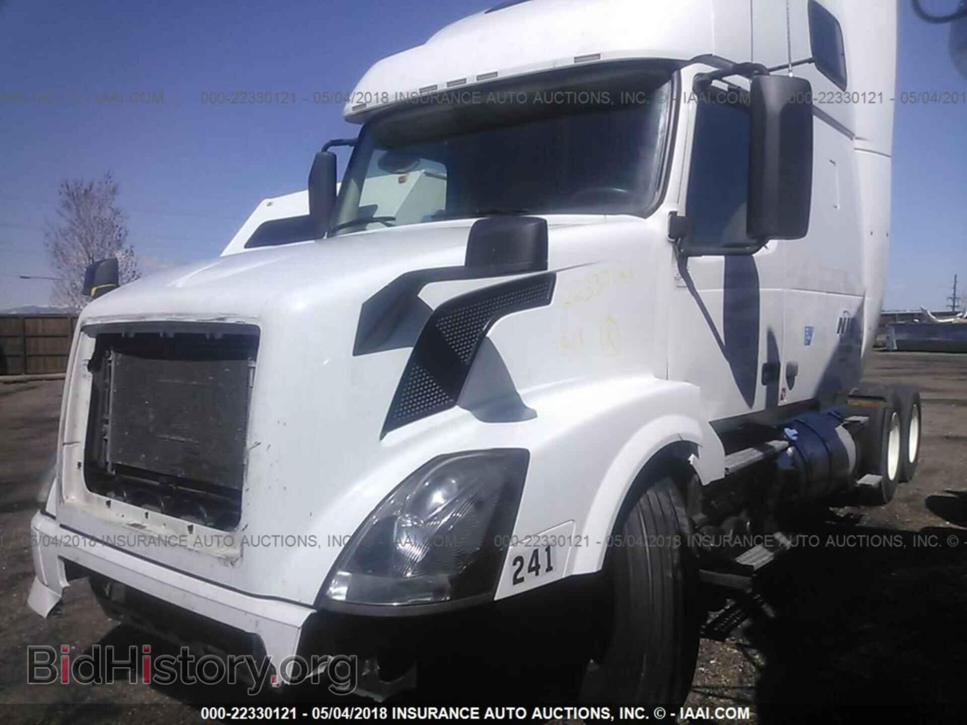 2013 Volvo Vnl - VIN: 4V4NC9TH3DN569196 - Фото 2