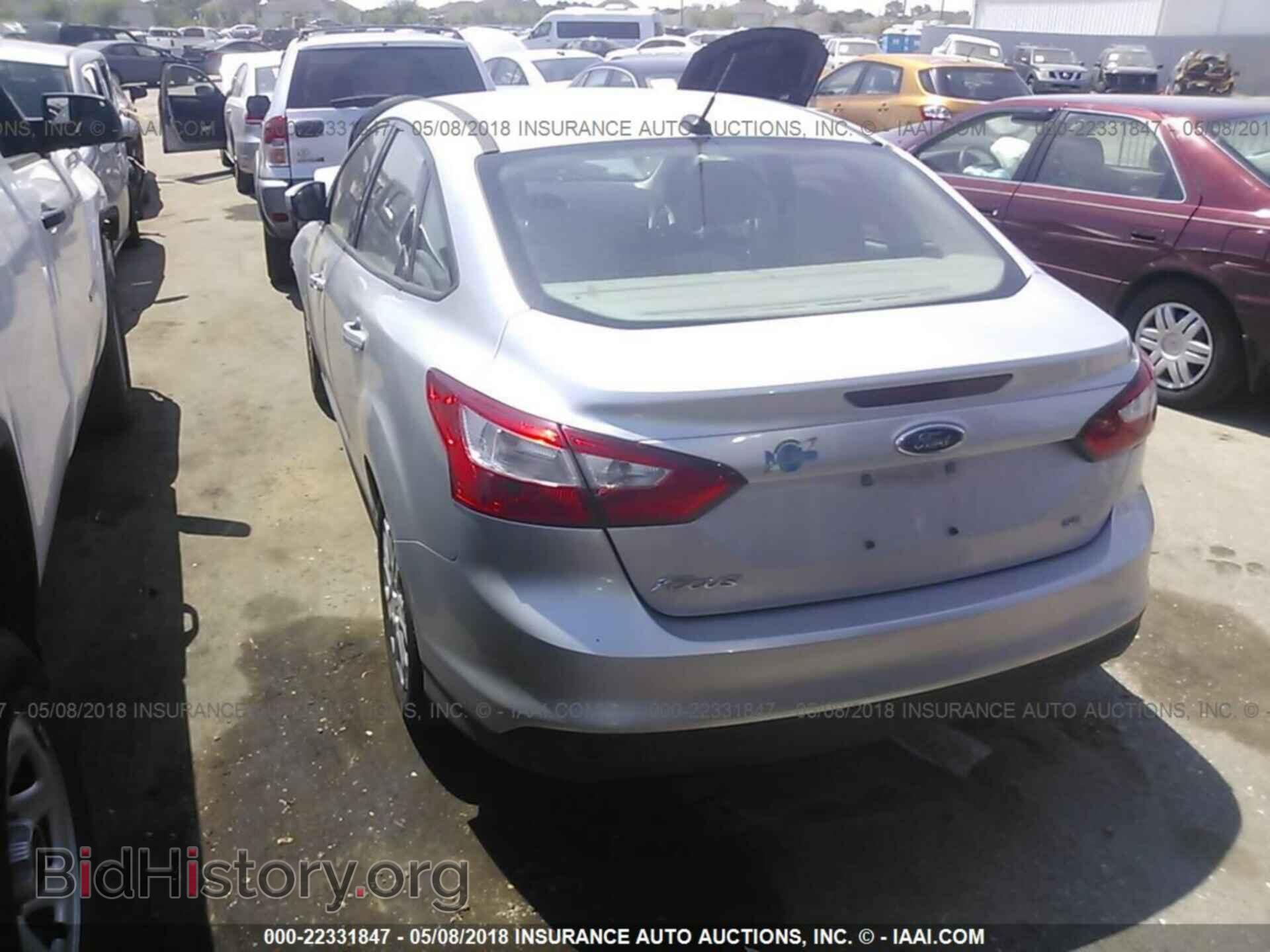 2012 Ford Focus - VIN: 1FAHP3F26CL323938 - Photo 3