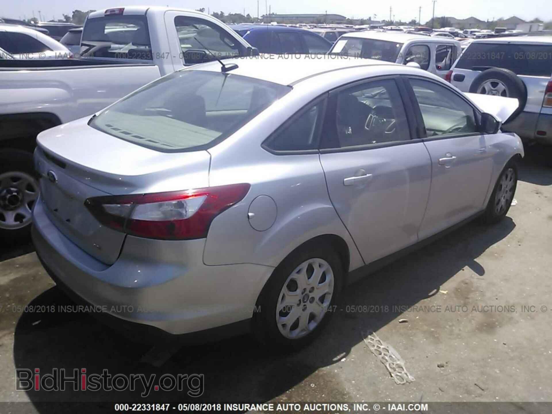 2012 Ford Focus - VIN: 1FAHP3F26CL323938 - Photo 4