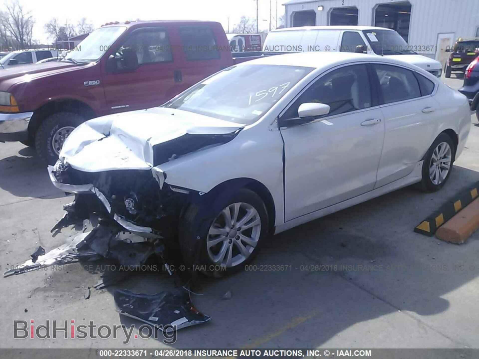 2015 Chrysler 200 - VIN: 1C3CCCAB8FN671597 - Photo 2
