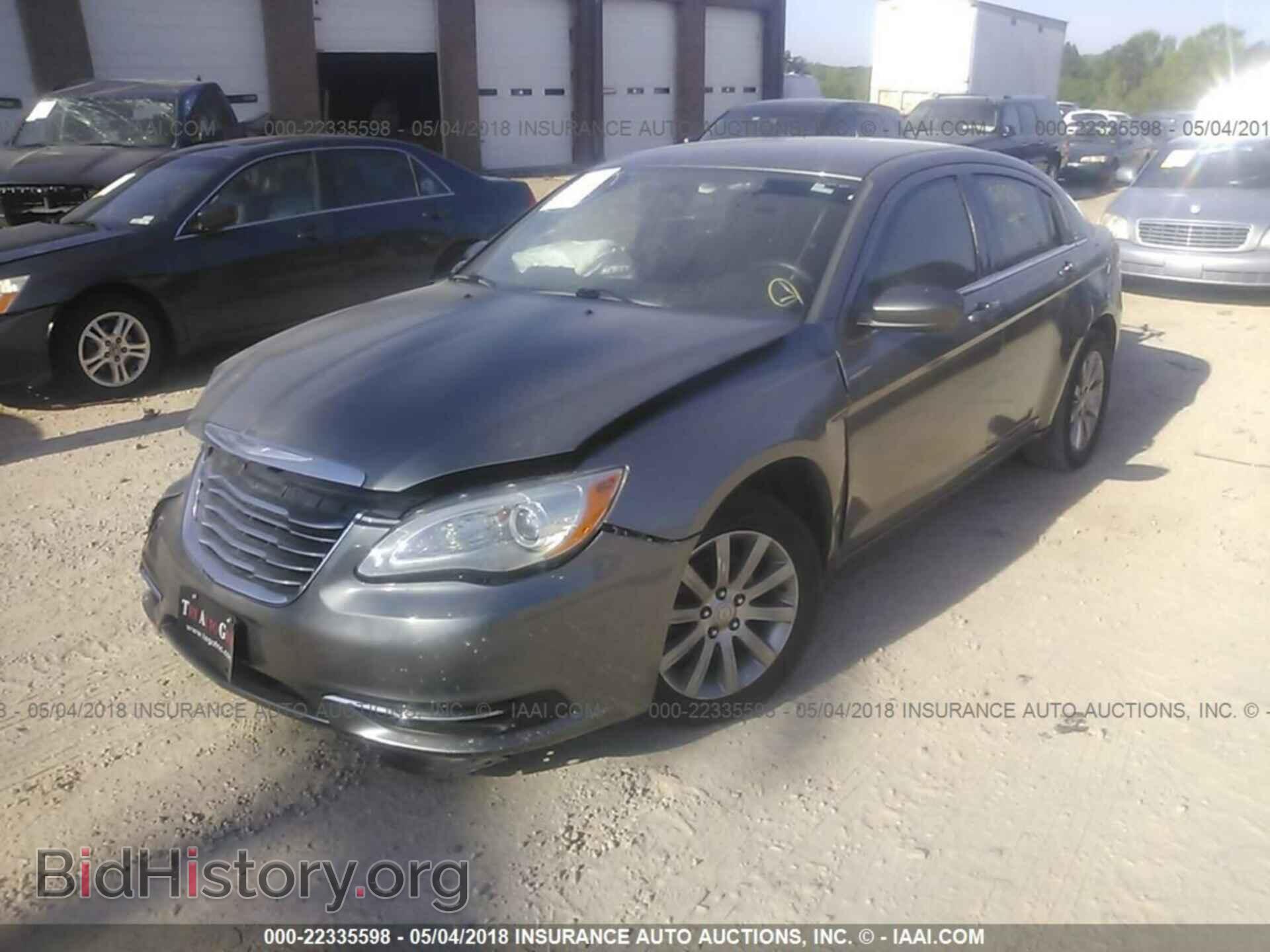 2013 Chrysler 200 - VIN: 1C3CCBBB9DN611866 - Photo 2