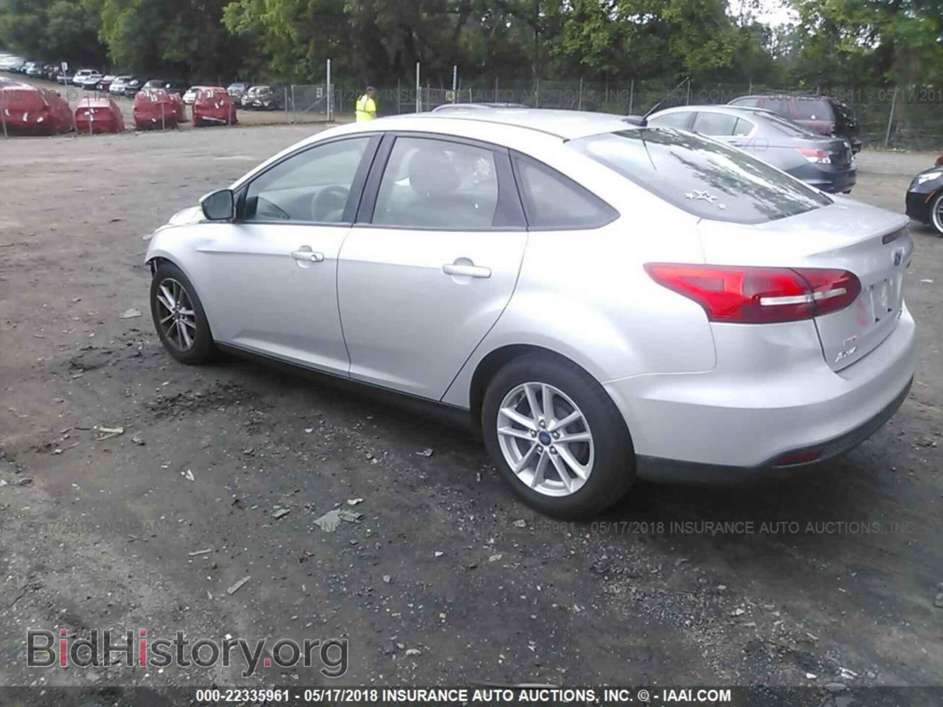 2015 Ford Focus - VIN: 1FADP3F24FL233853 - Photo 3