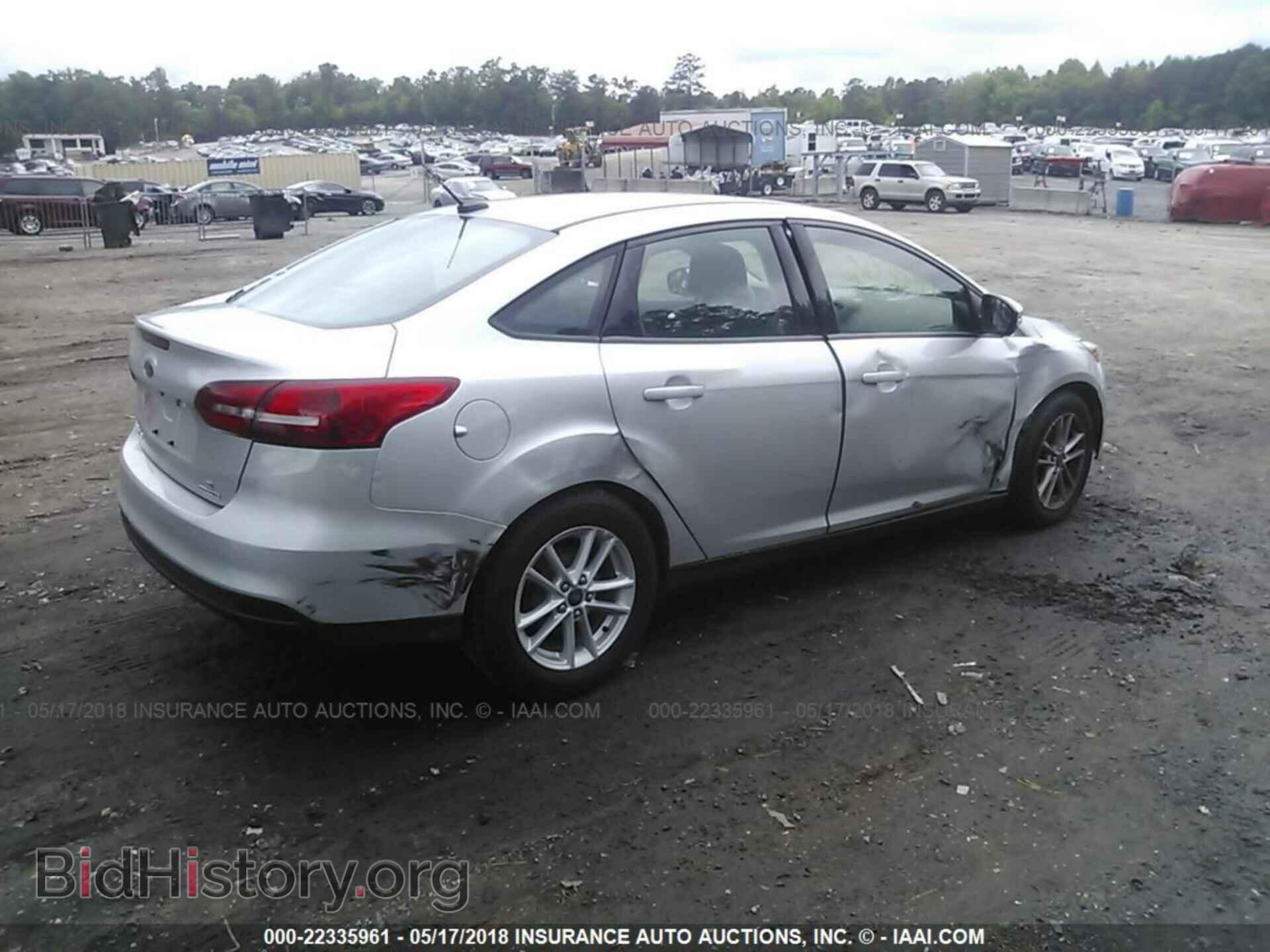 2015 Ford Focus - VIN: 1FADP3F24FL233853 - Photo 4