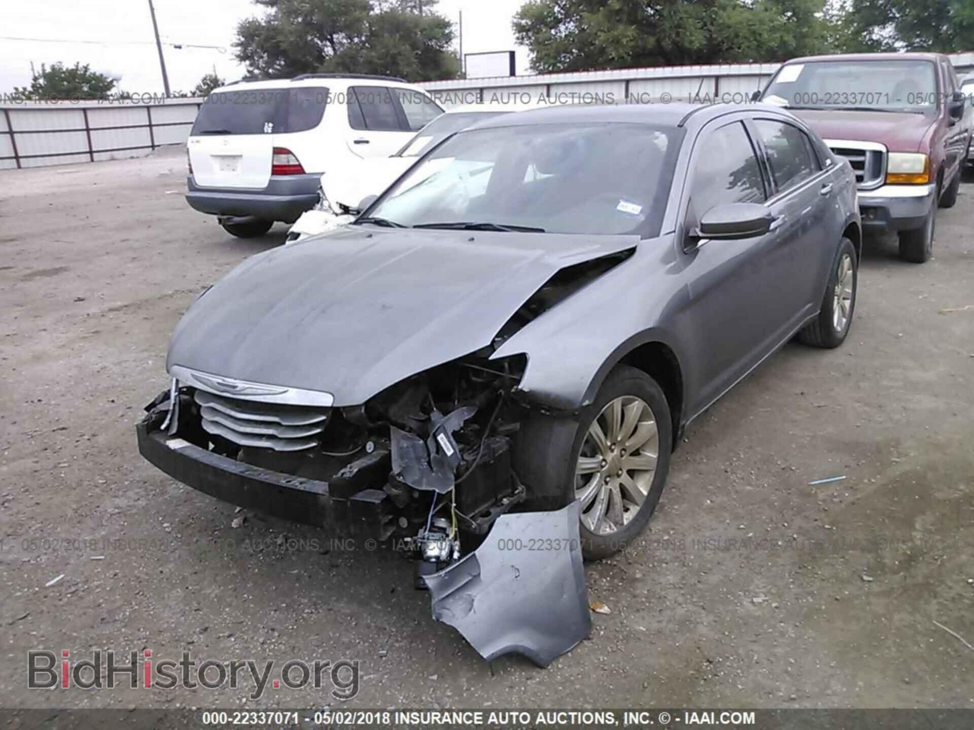 2013 Chrysler 200 - VIN: 1C3CCBBB1DN553672 - Photo 2