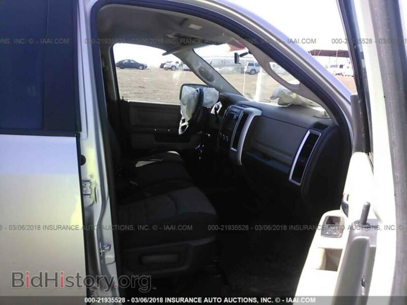 2011 Dodge RAM 1500 (VIN 1D7RB1GP0BS525082) — фото 5 из 10