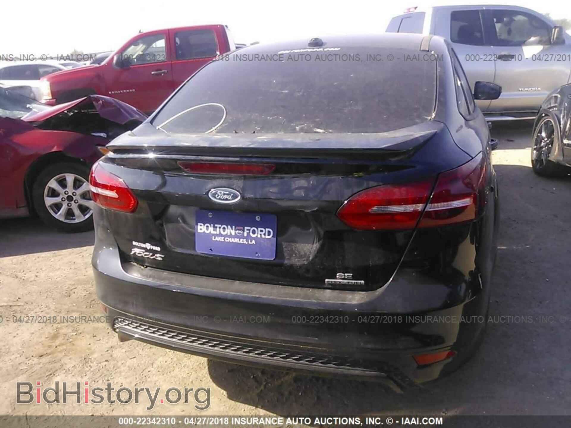 2016 Ford Focus - VIN: 1FADP3F2XGL376582 - Photo 6