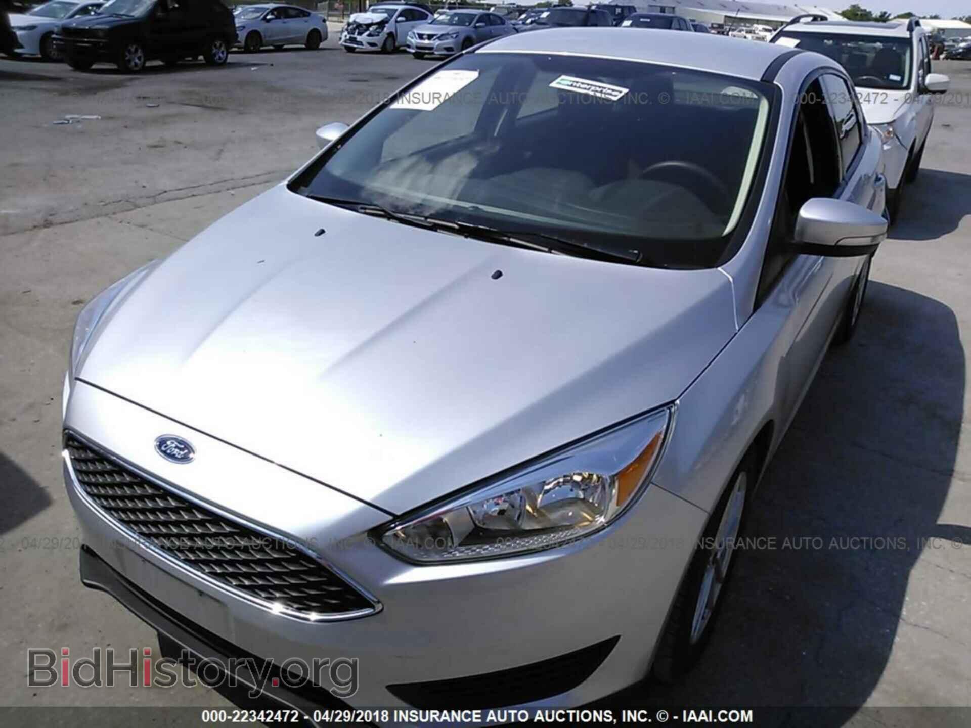 2017 Ford Focus - VIN: 1FADP3F20HL231438 - Photo 2