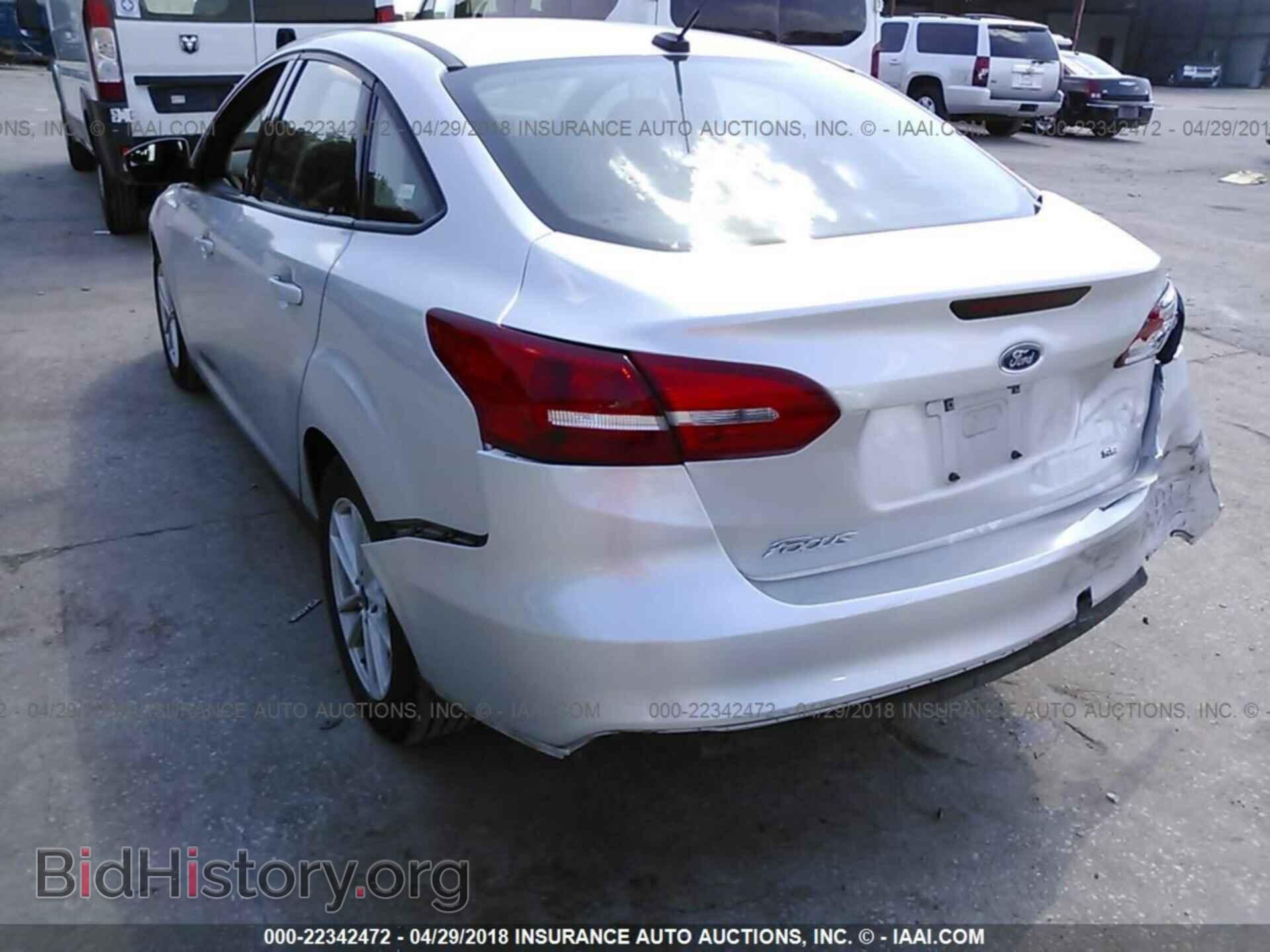 2017 Ford Focus - VIN: 1FADP3F20HL231438 - Photo 3