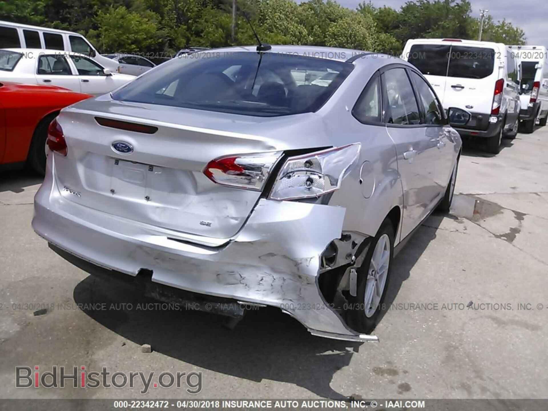 2017 Ford Focus - VIN: 1FADP3F20HL231438 - Photo 4