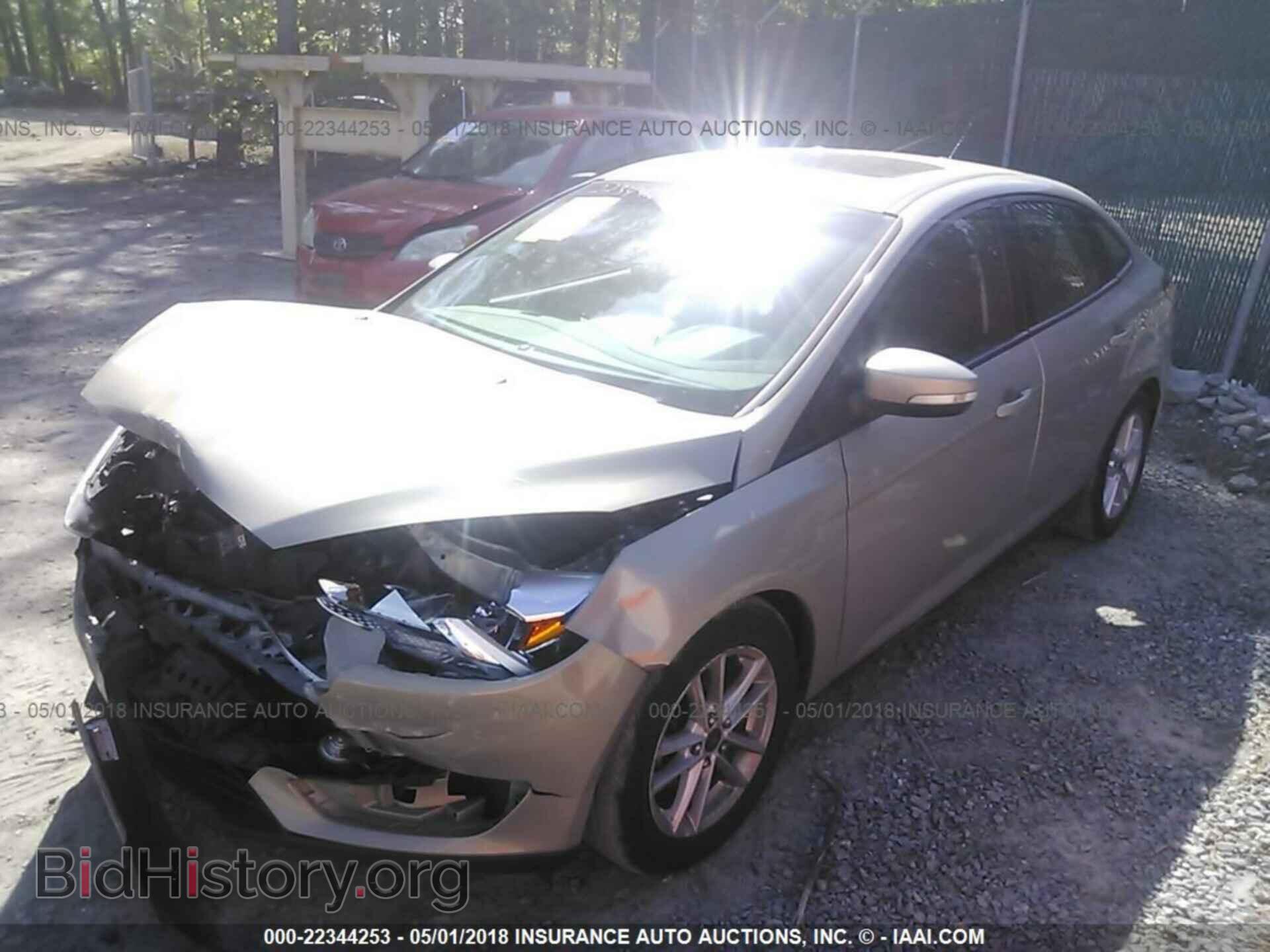 2015 Ford Focus - VIN: 1FADP3F23FL329053 - Photo 2