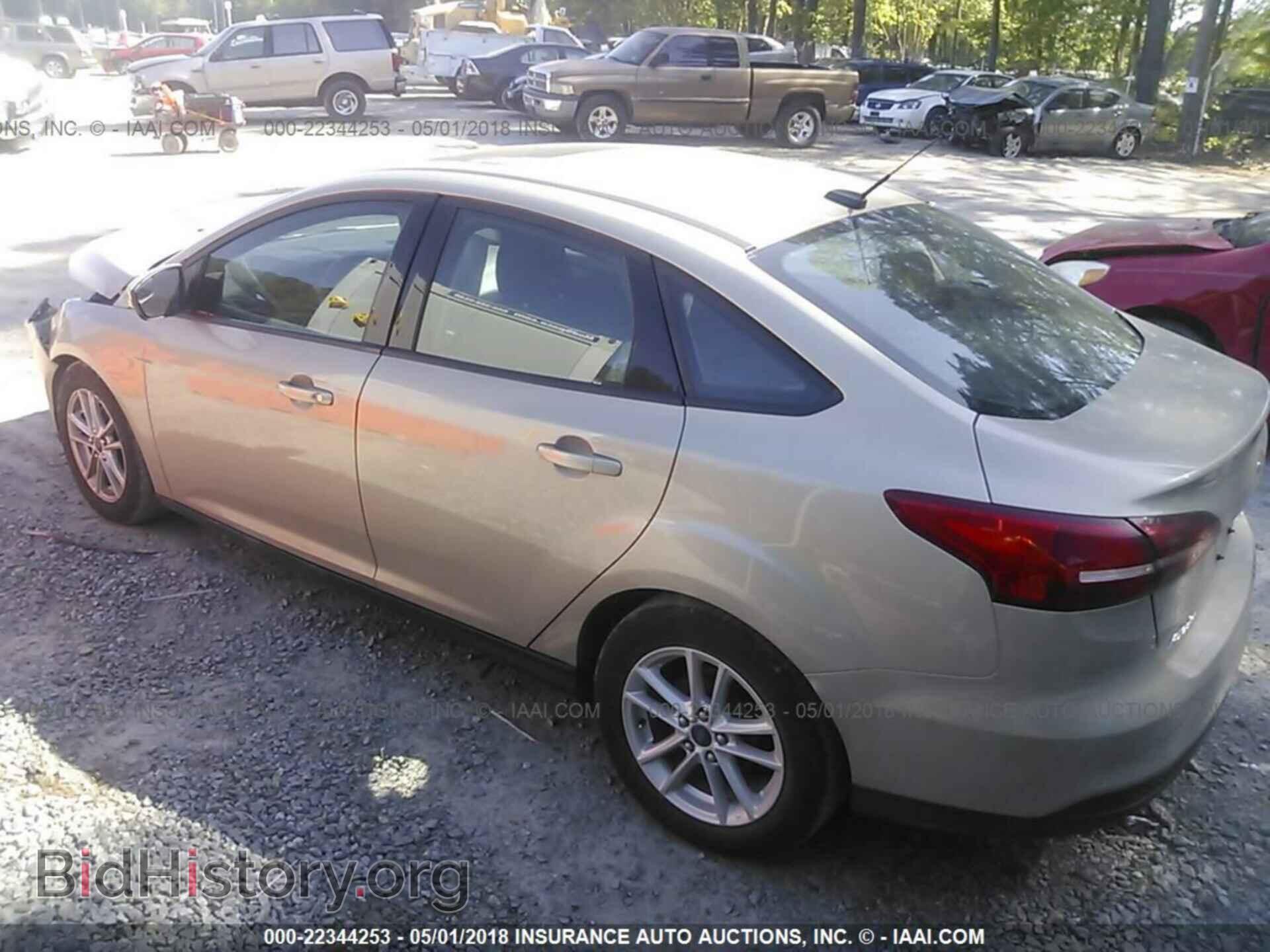 2015 Ford Focus - VIN: 1FADP3F23FL329053 - Photo 3
