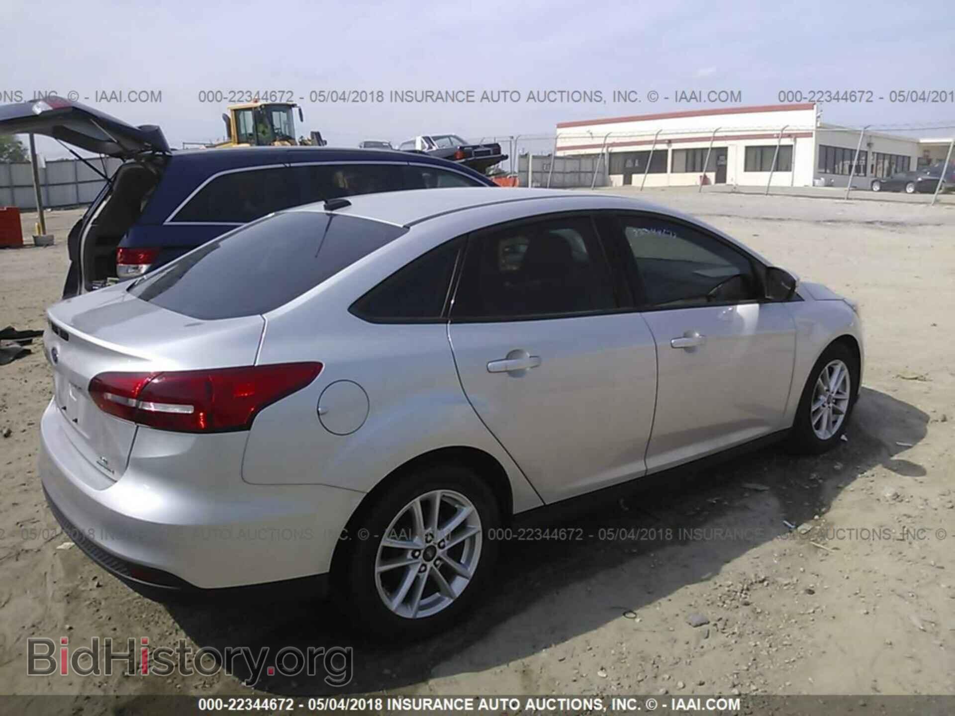 2016 Ford Focus - VIN: 1FADP3F28GL248924 - Photo 4