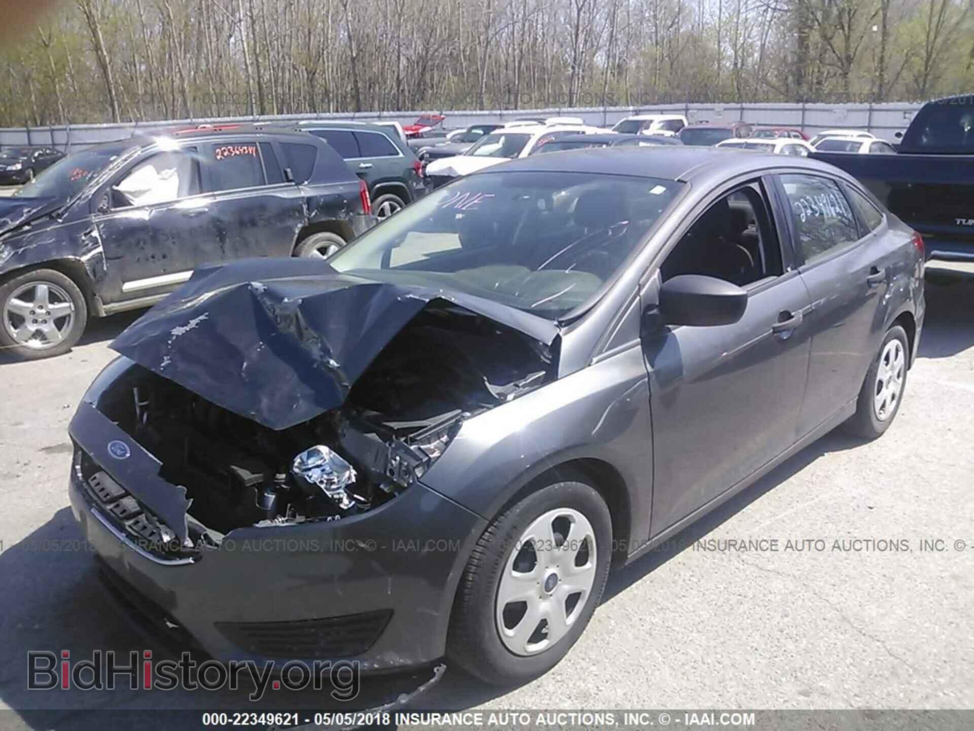 2015 Ford Focus - VIN: 1FADP3E27FL302178 - Photo 2
