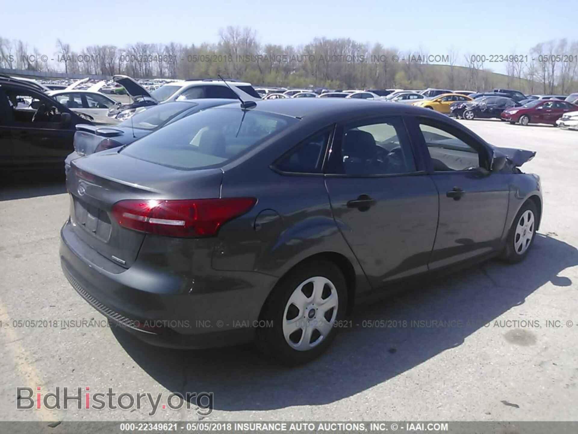 2015 Ford Focus - VIN: 1FADP3E27FL302178 - Photo 4