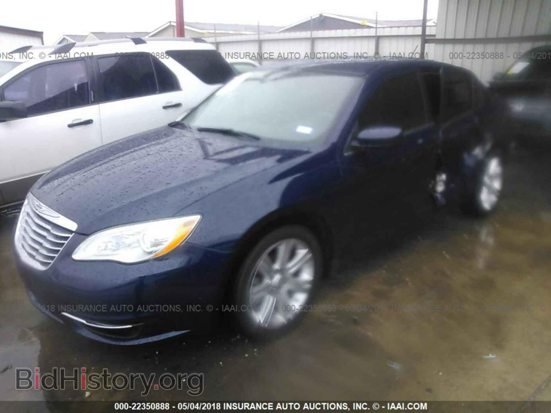 2013 Chrysler 200 - VIN: 1C3CCBBB0DN631925 - Фото 2