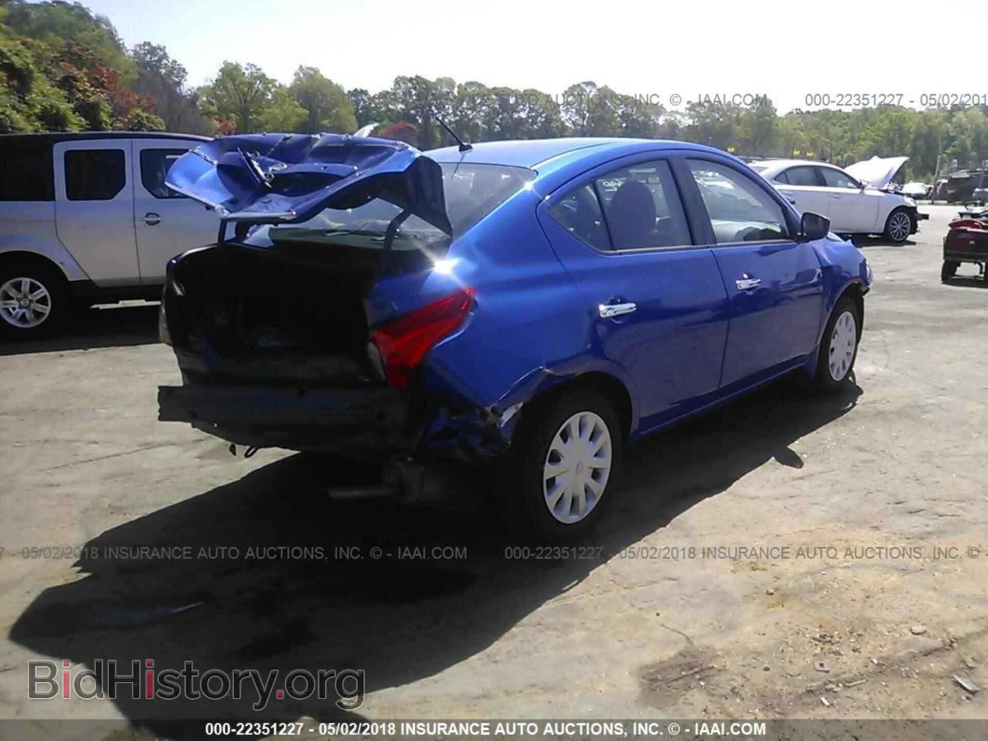 2017 Nissan Versa - VIN: 3N1CN7AP3HL852041 - Photo 4