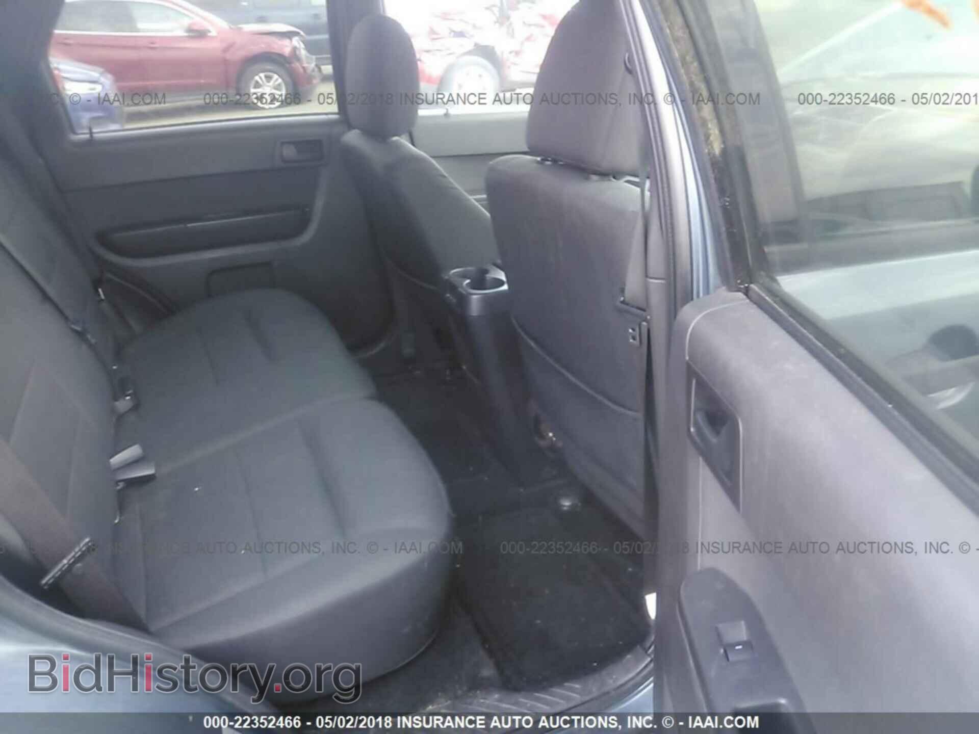 2011 Ford Escape - VIN: 1FMCU0DG9BKC46038 - Фото 8